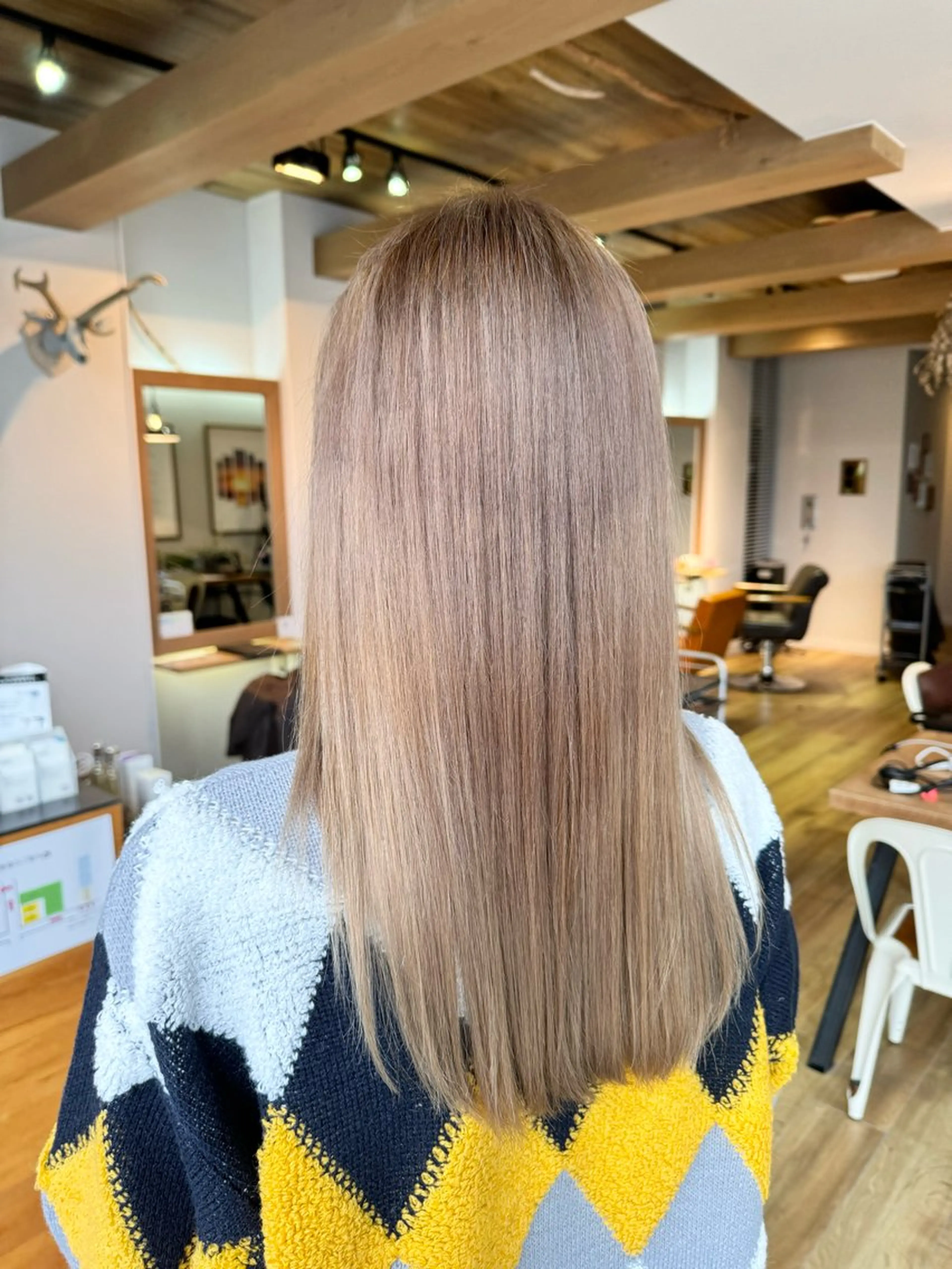 ロング カラー ベージュカラー ブリーチ ヘアカラー トリートメント ツキダテ ユイのヘアスタイル