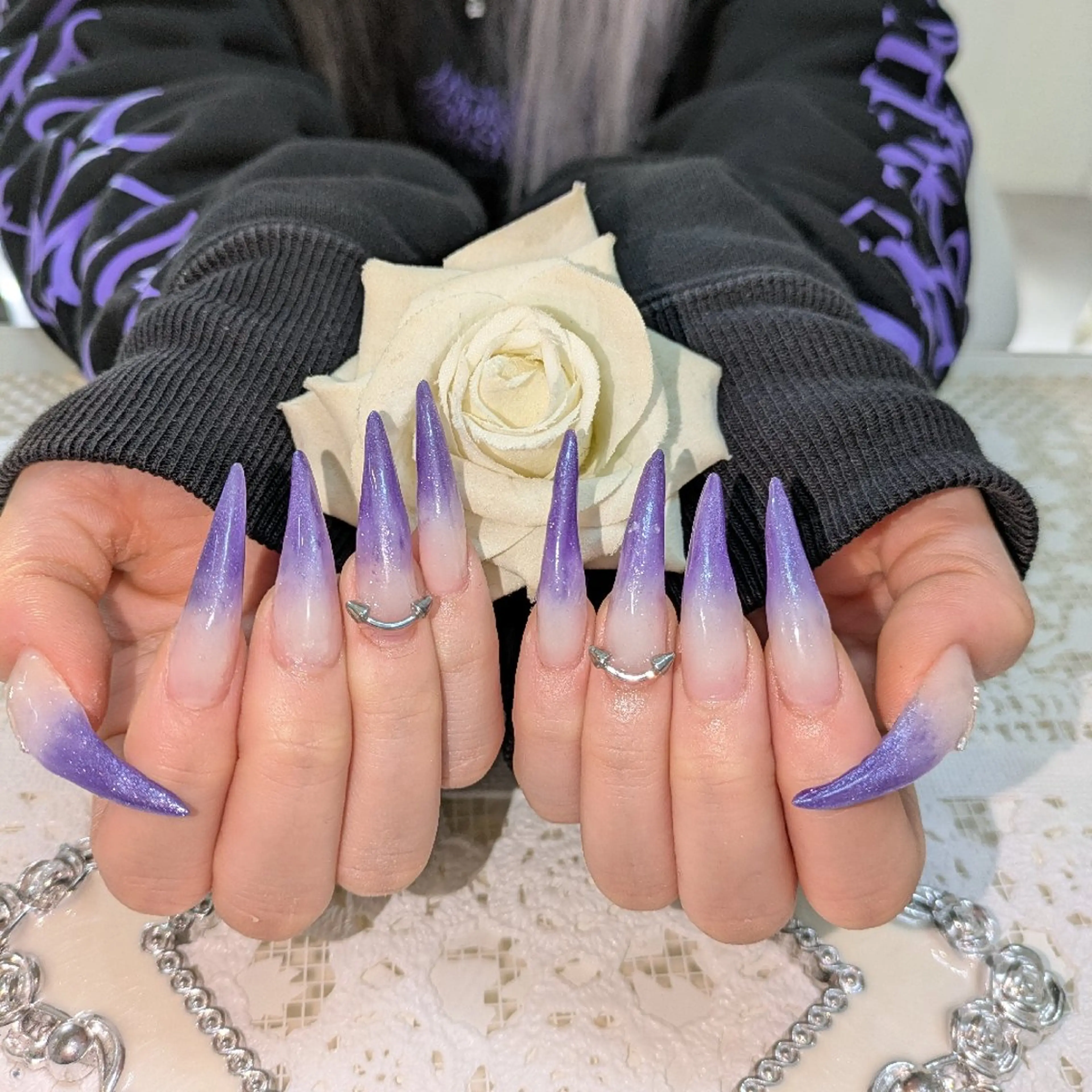 ネイル スカルプネイル エステとネイル ローズコンフォートのネイルデザイン