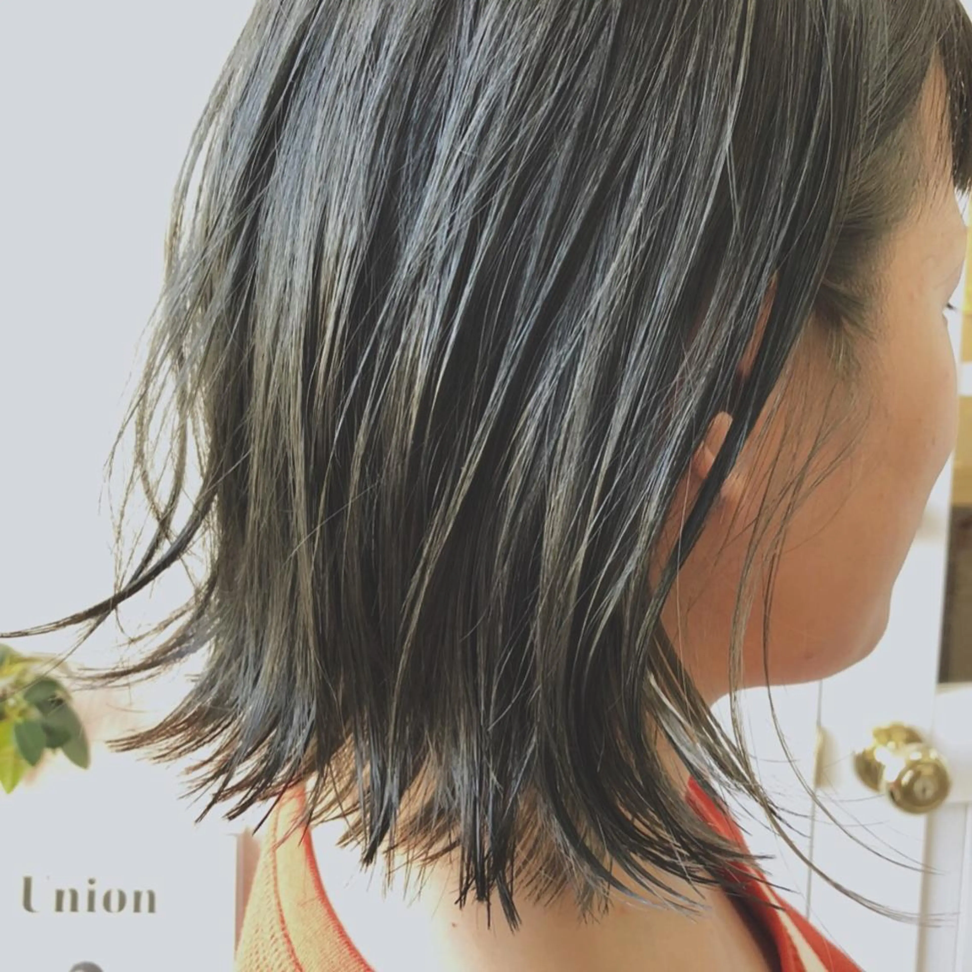 ミディアム カラー ブリーチ 透明感カラー エメラルドグリーン 小木曽智美 /ボブ/ショートのヘアスタイル