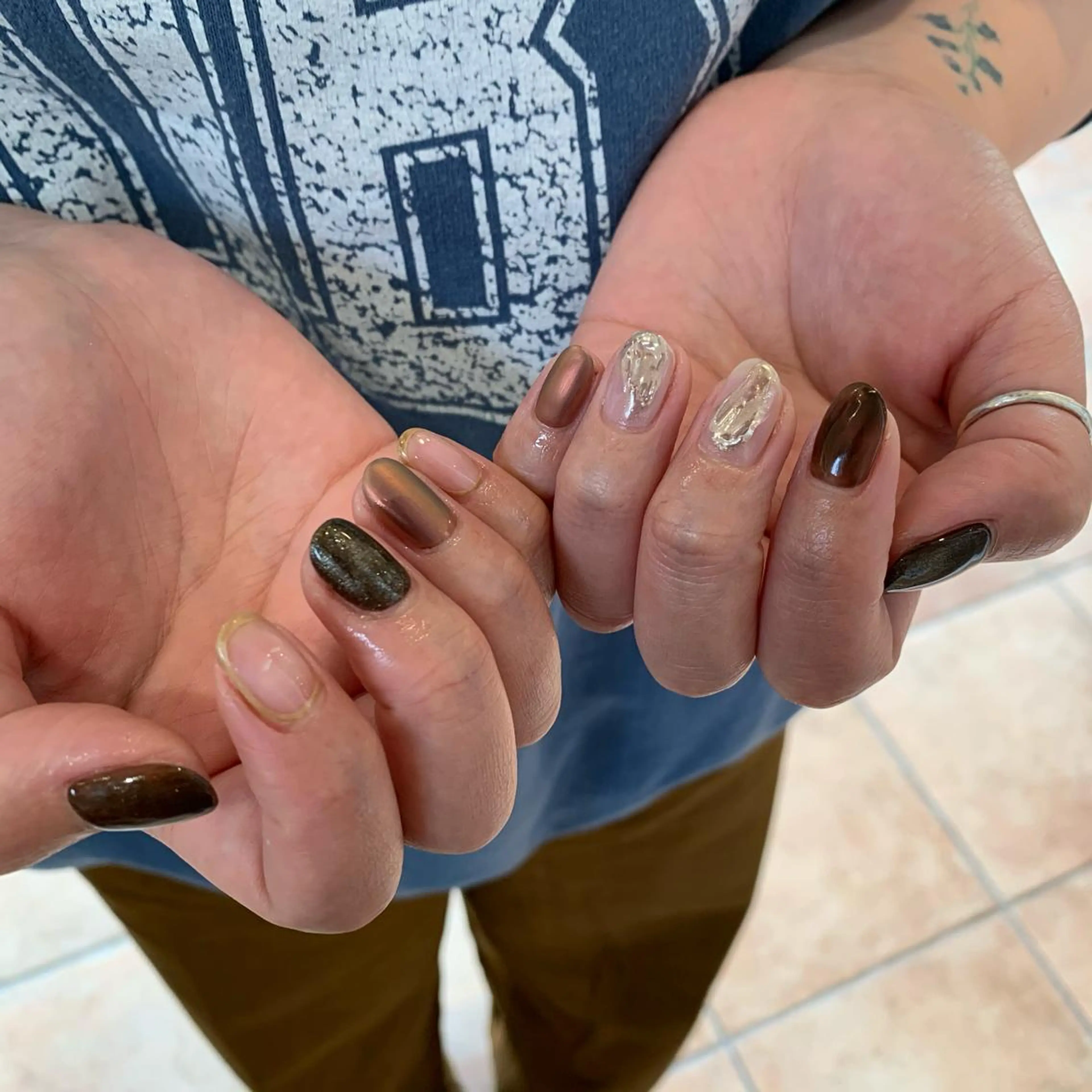 ネイル ブラウン ハンドネイル 佐藤 穂乃香のネイルデザイン