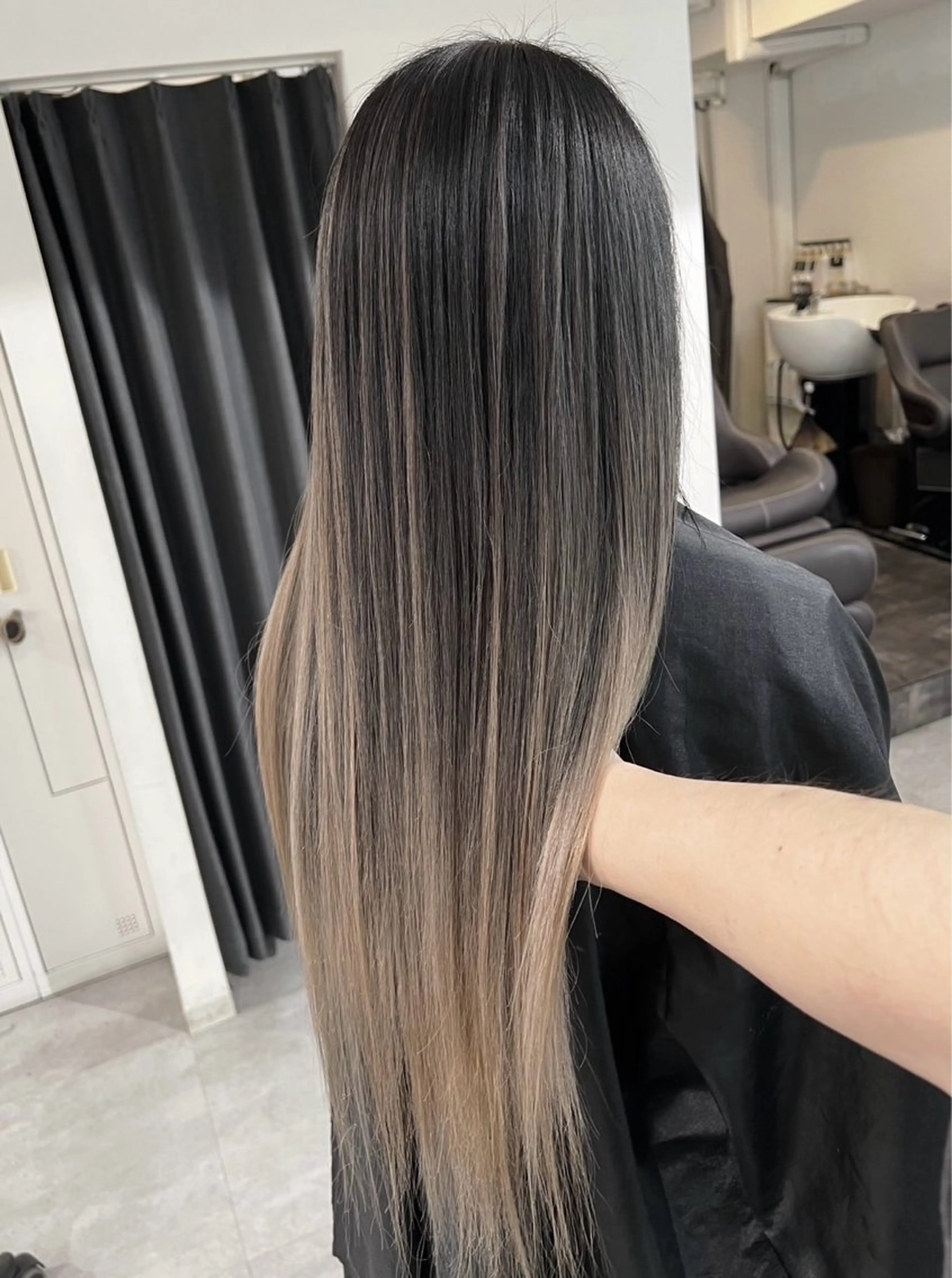 ロング カラー バレイヤージュ ベージュカラー ホワイトベージュ レイヤーカット ヘアカラー トリートメント ROBIN所属・指名数No.1 /NAOYAのヘアスタイル