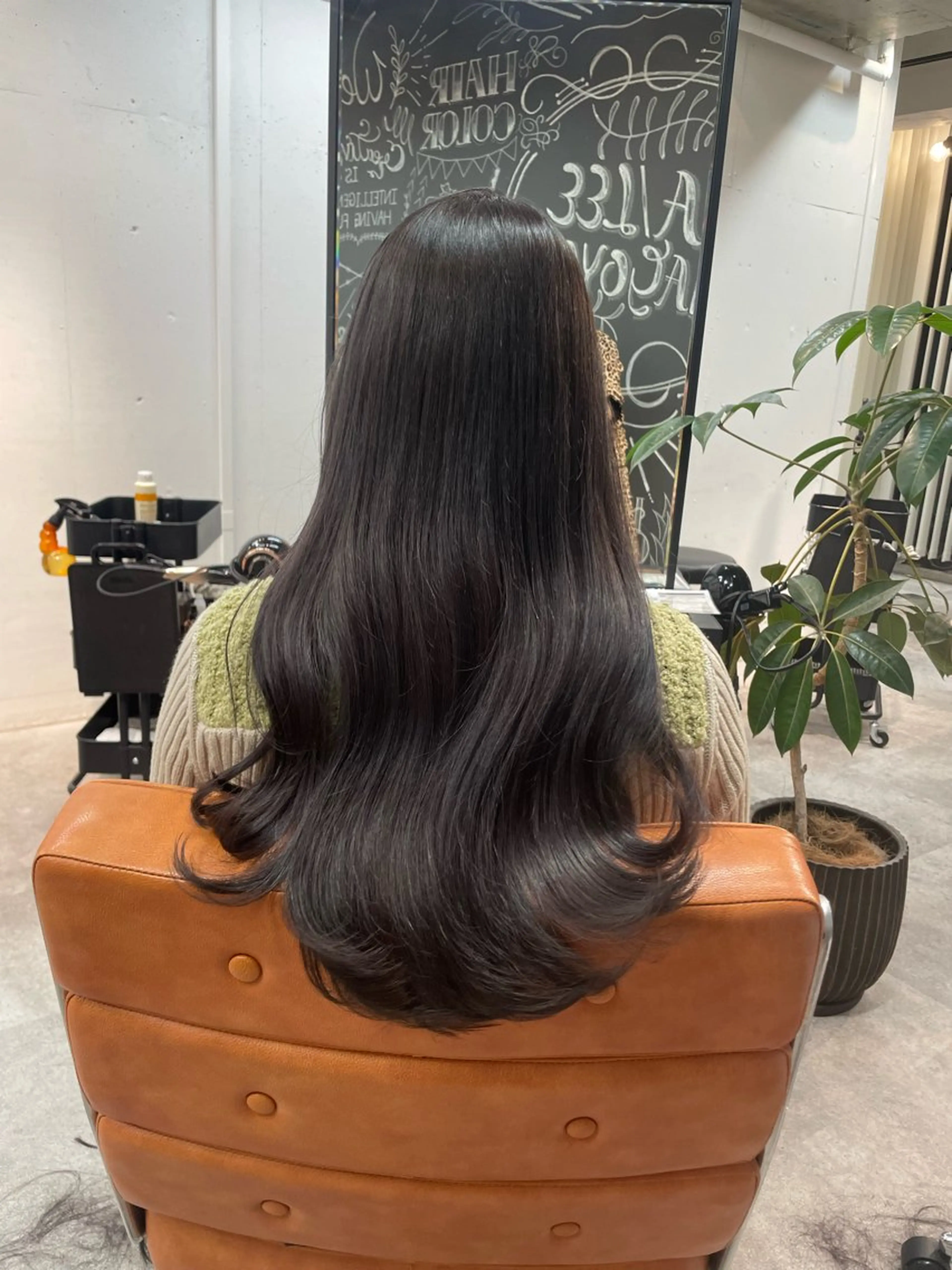 ロング カラー ブリーチ ダークグレー ダークグレージュ グレージュ ヘアカラー A/LEE所属・久保田 千尋のヘアスタイル