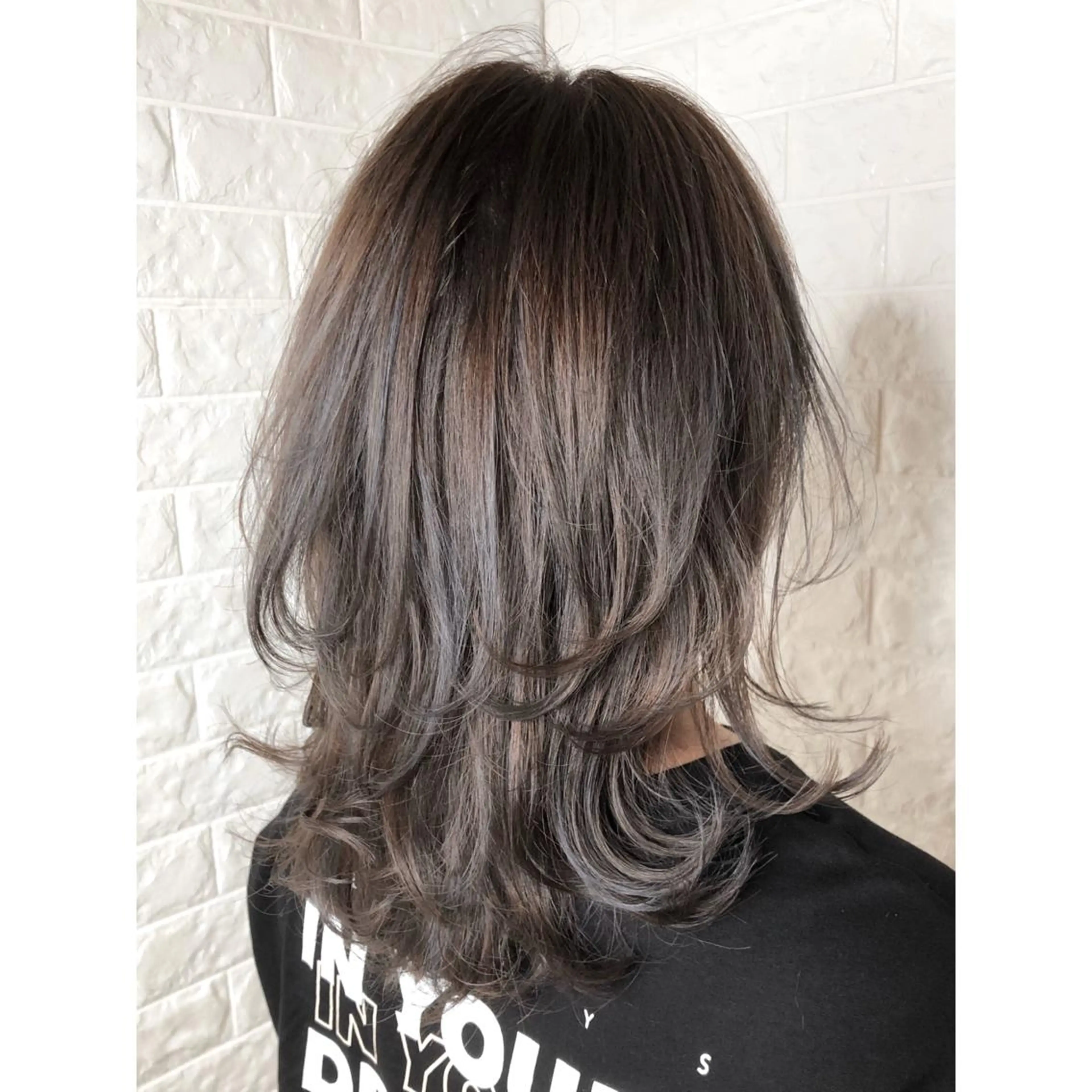 ミディアム カラー グレージュ ハイライトカラー ハイライト ウルフカット KIZU 髪質改善 オカルト怪談のヘアスタイル