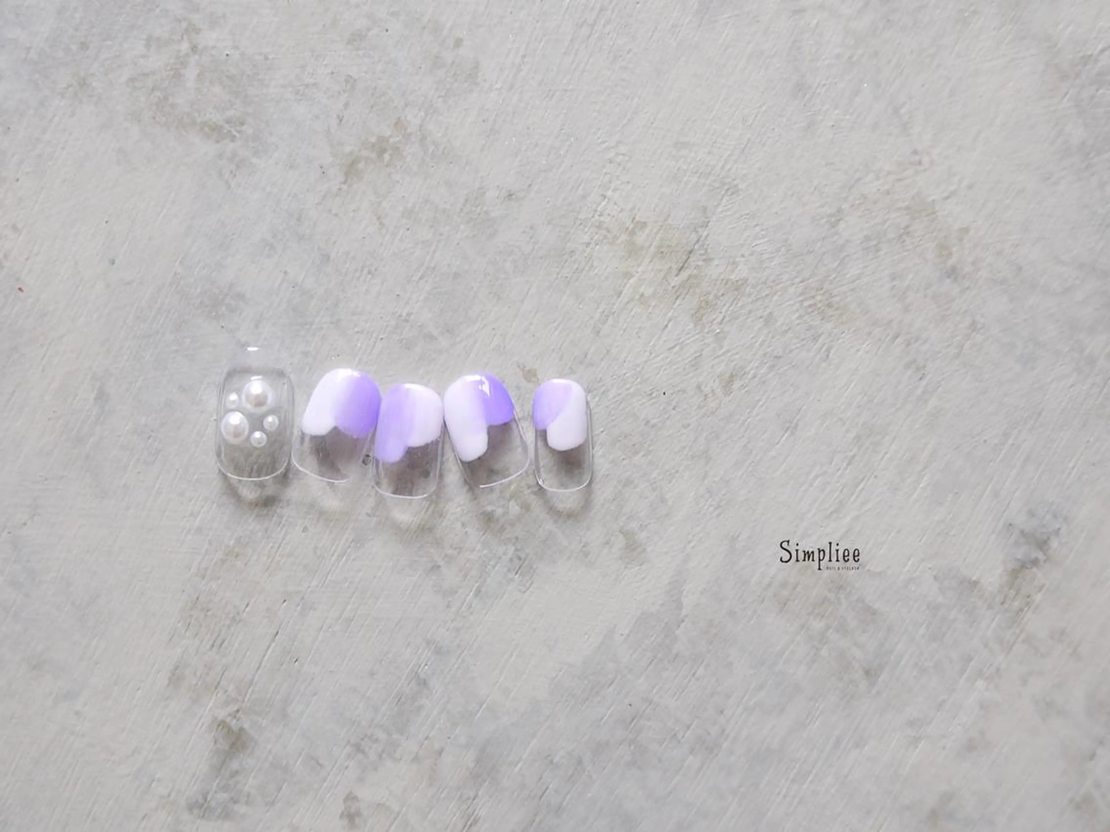 ネイル クリアネイル ニュアンスネイル Emi .K 西荻窪店のネイルデザイン