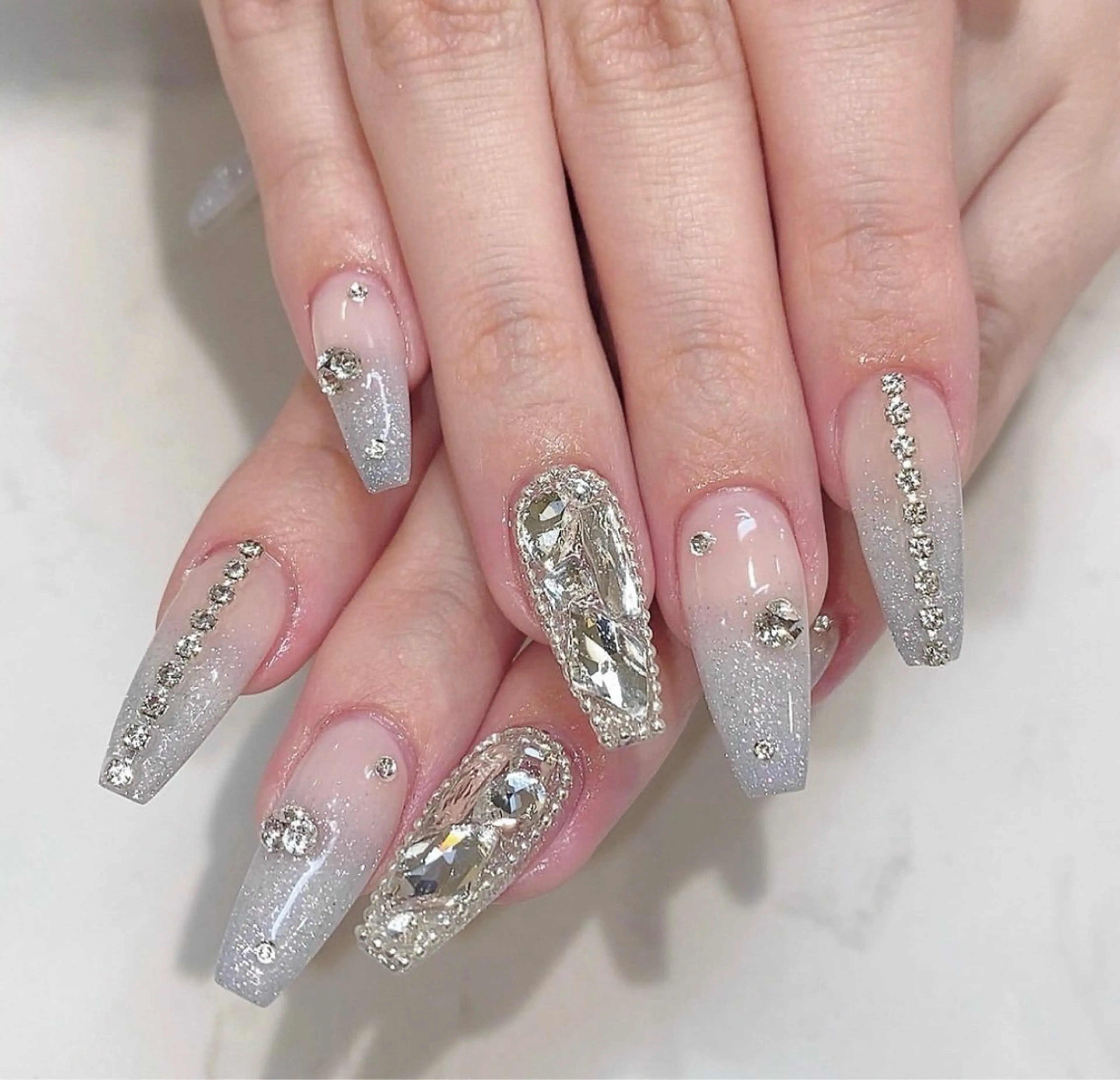 ネイル ハンドネイル ハンドケア UniqueNail 長さだし専門店のネイルデザイン