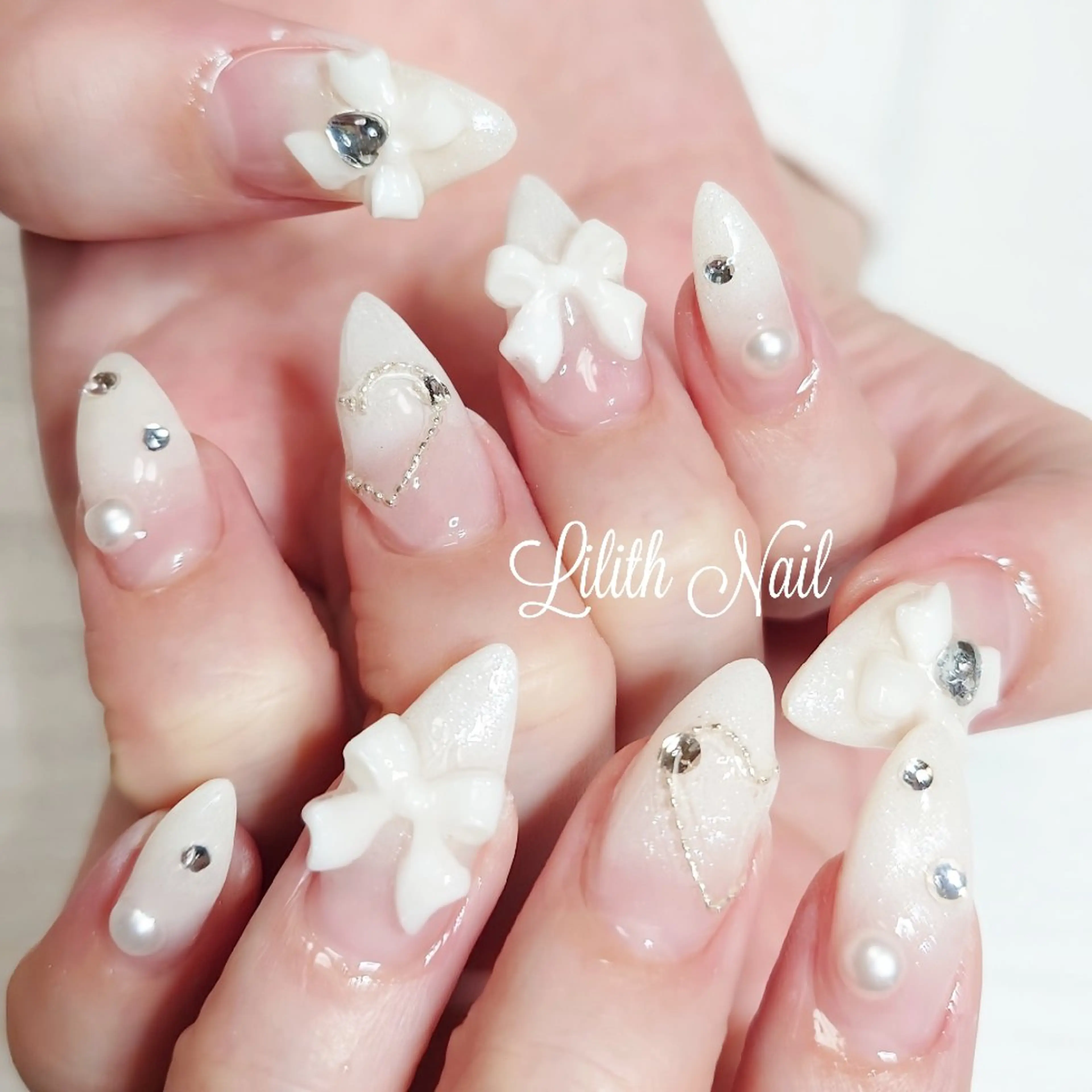 ネイル ストーンネイル ハンドネイル Lilith Nailのネイルデザイン