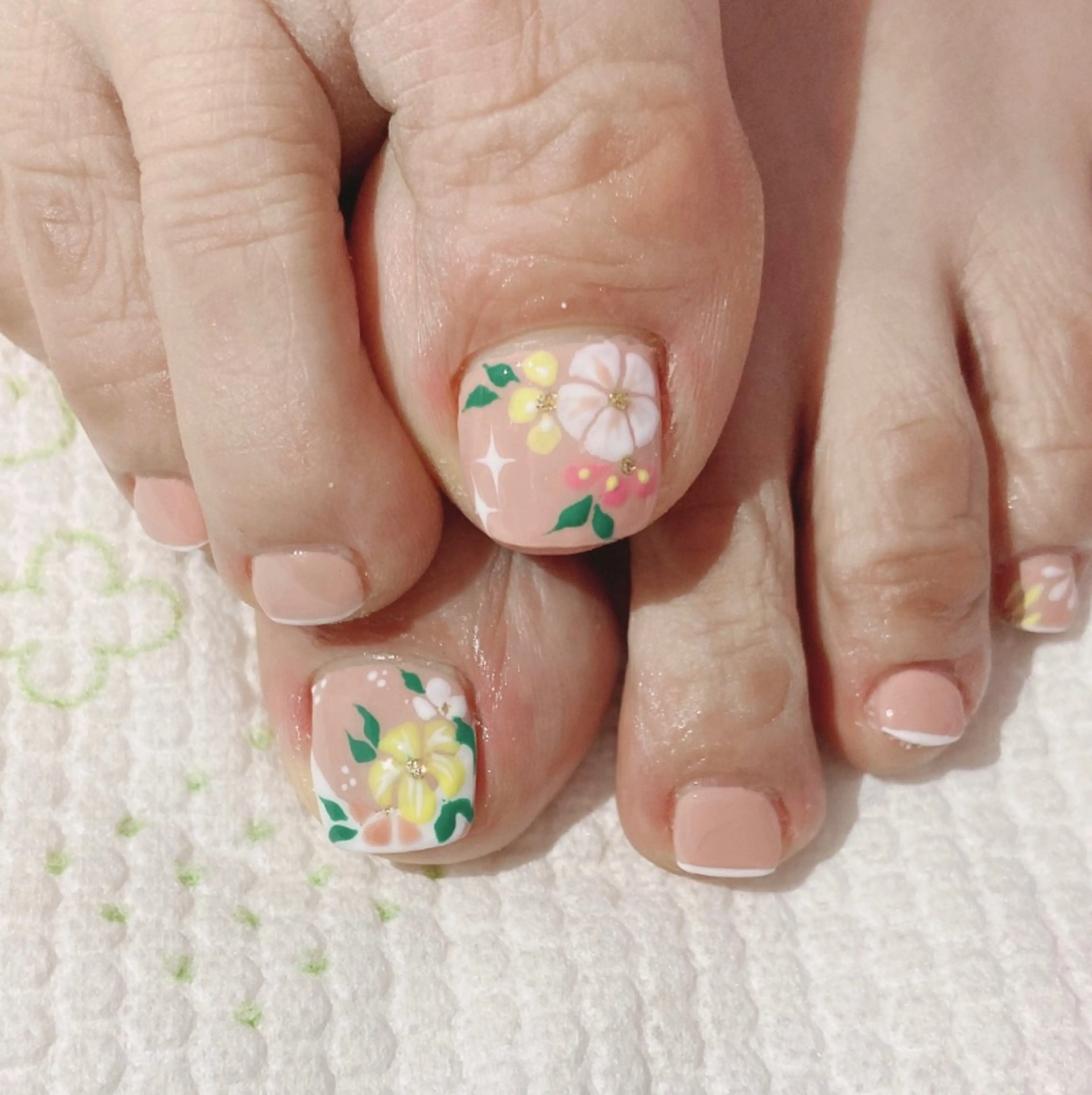 フットネイル、フレンチネイルの写真