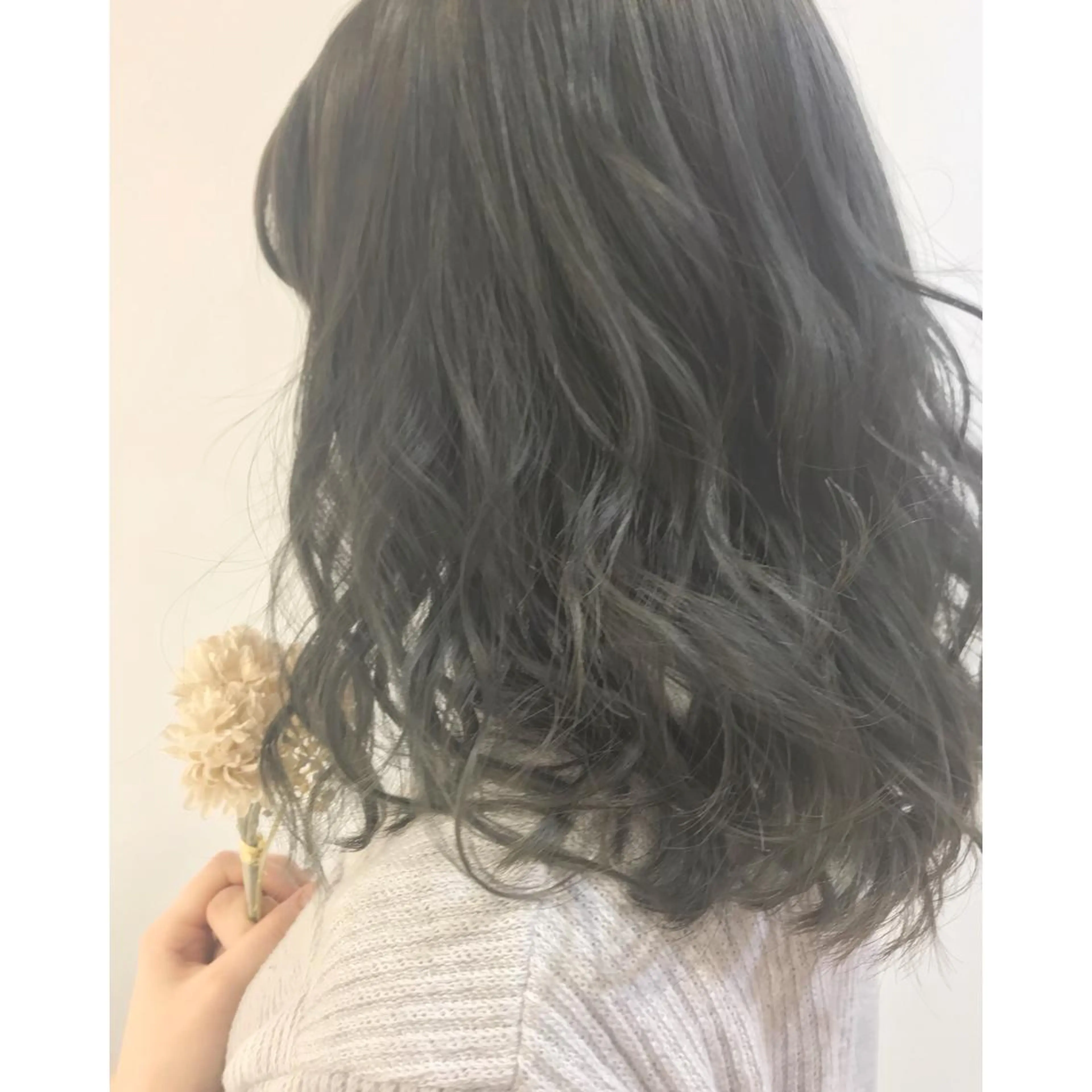 セミロング カラー ヘアアレンジ グレージュ ヘアカラー シアーベージュニスト 🥣大石亜里紗のヘアスタイル