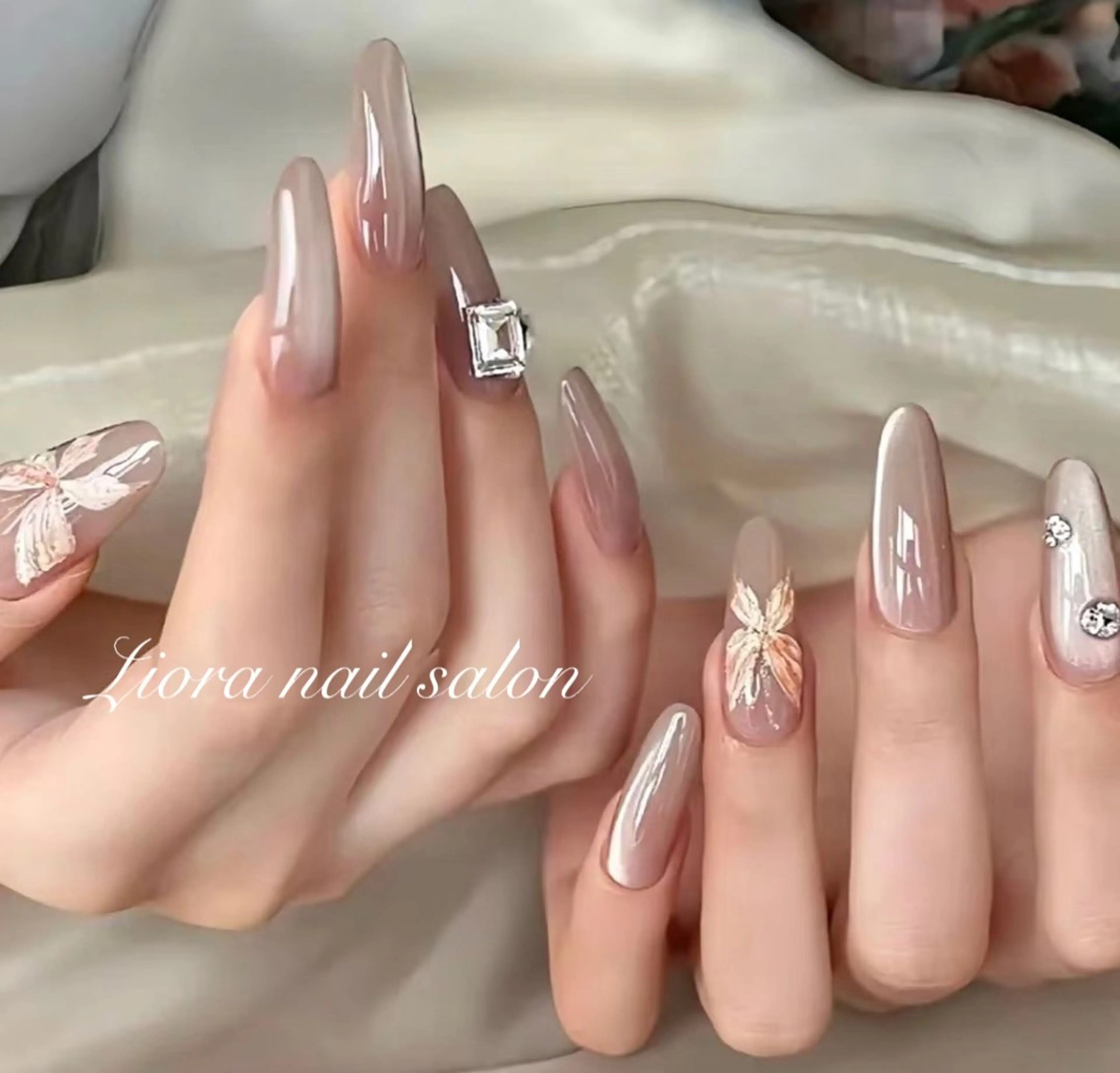 ネイル フレンチネイル ジェルネイル ガーリー グラデーション キラキラネイル ハンドネイル Liora nail 1のネイルデザイン