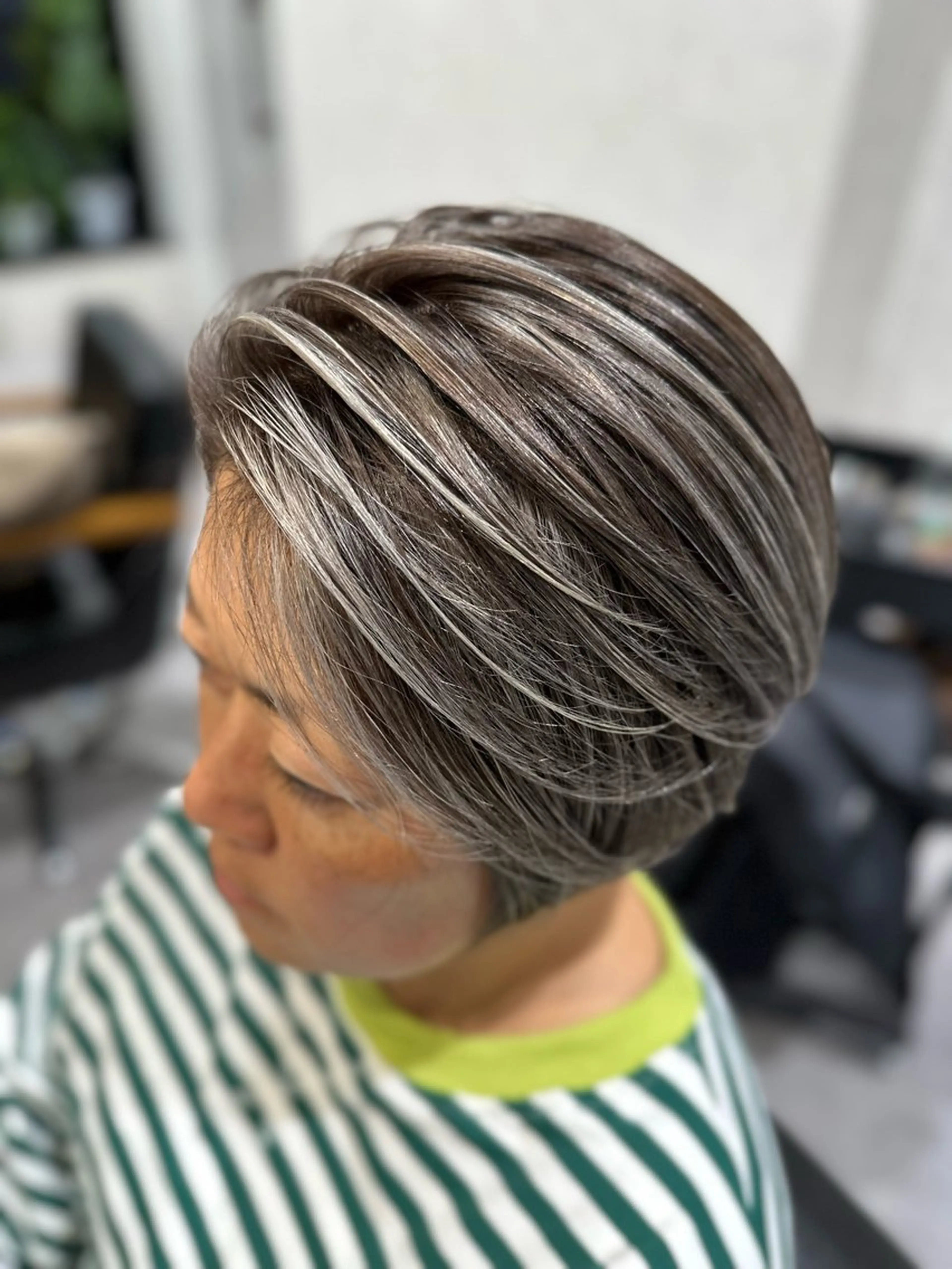 ショート ハイライト アダチ コウスケのヘアスタイル