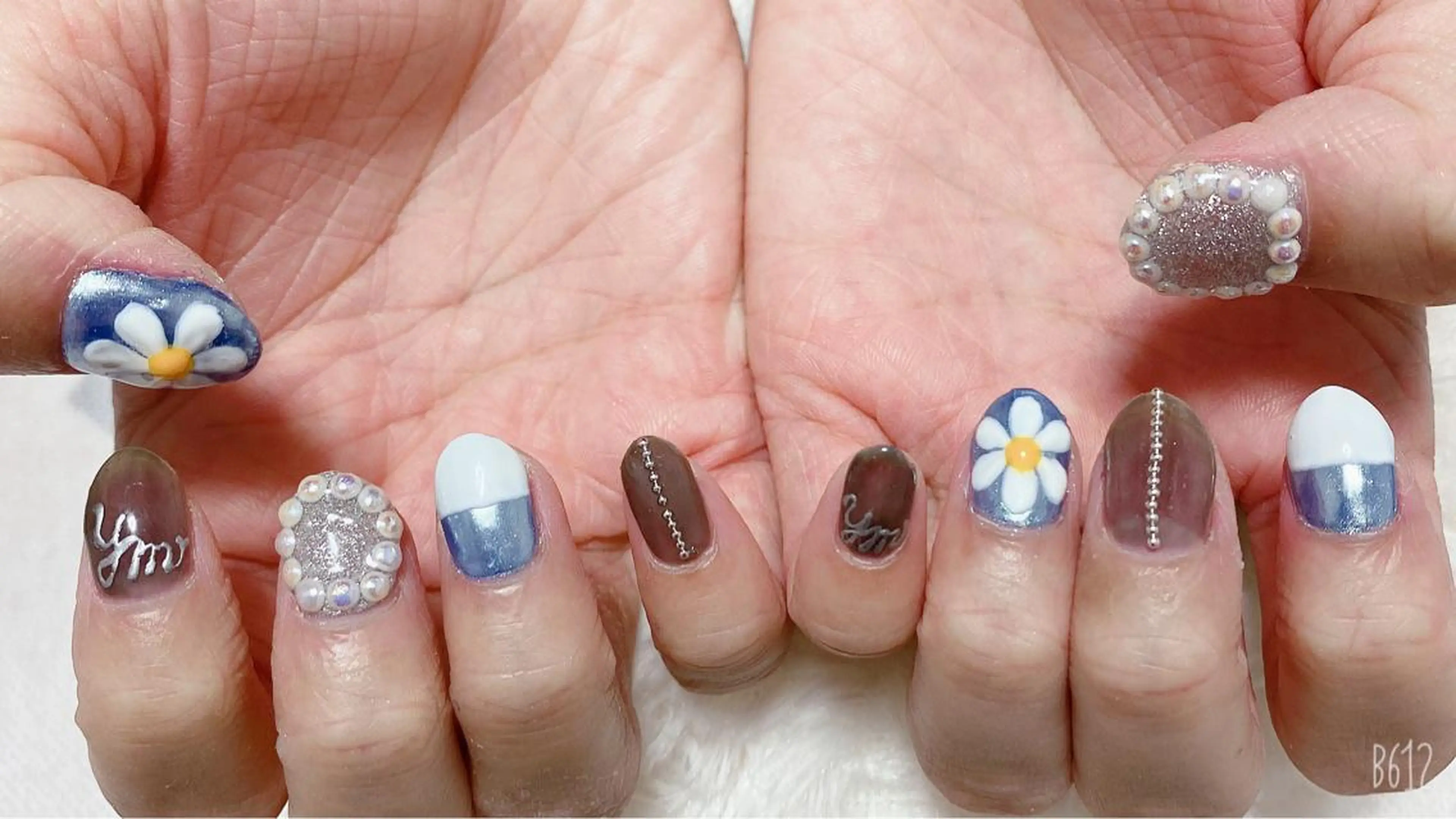 ネイル The Best Beauty受付担当のヘアスタイル