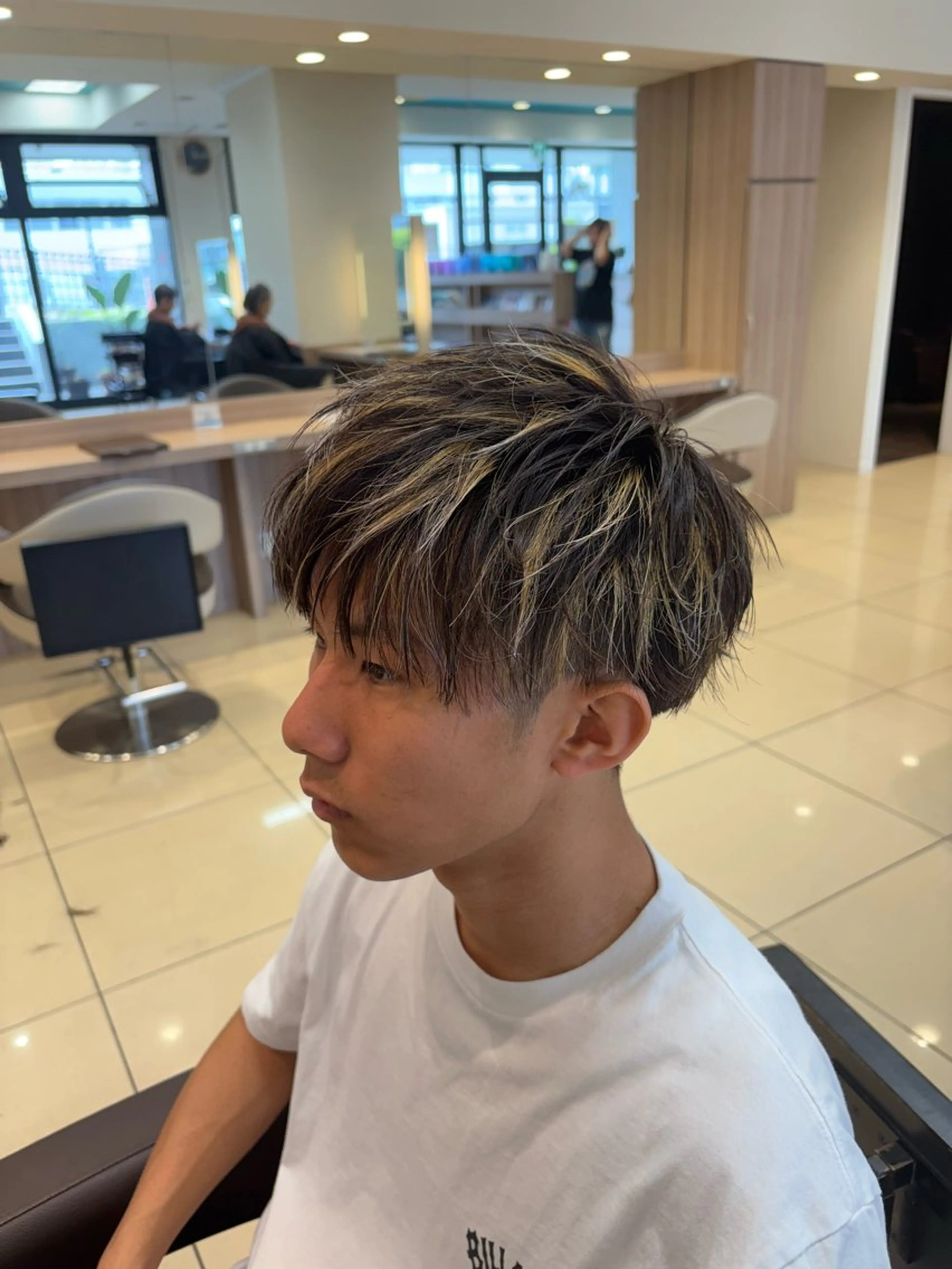 ショート カラー メンズ メンズブリーチ メンズハイライト ブリーチ ハイライトカラー ハイライト カット ヘアカラー トリートメント 透明感カラー/ 松井克樹のヘアスタイル