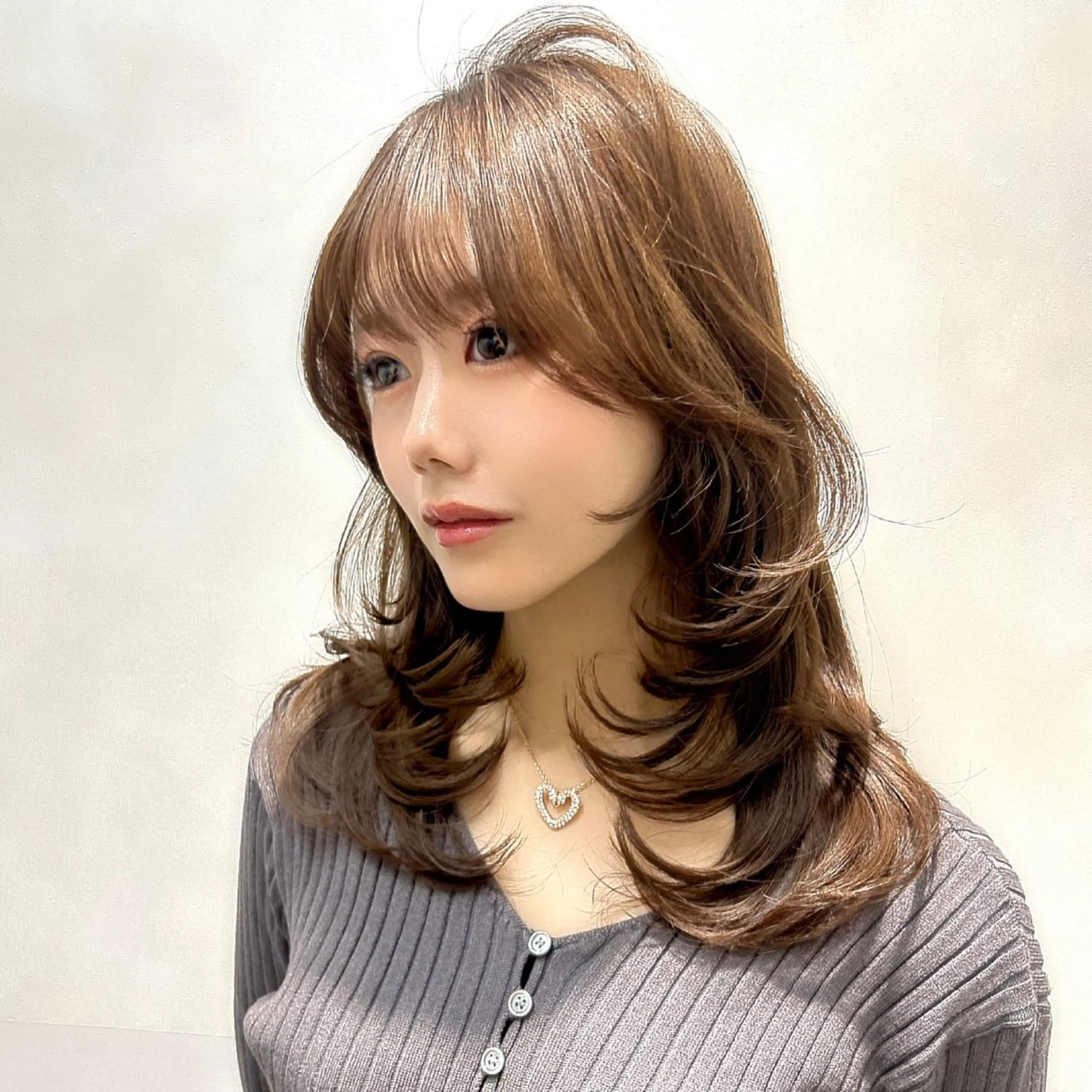 ミディアム アッシュ アッシュブラウン レイヤーカット カット ヘアカラー 森 隆秀/韓国ヘアのヘアスタイル