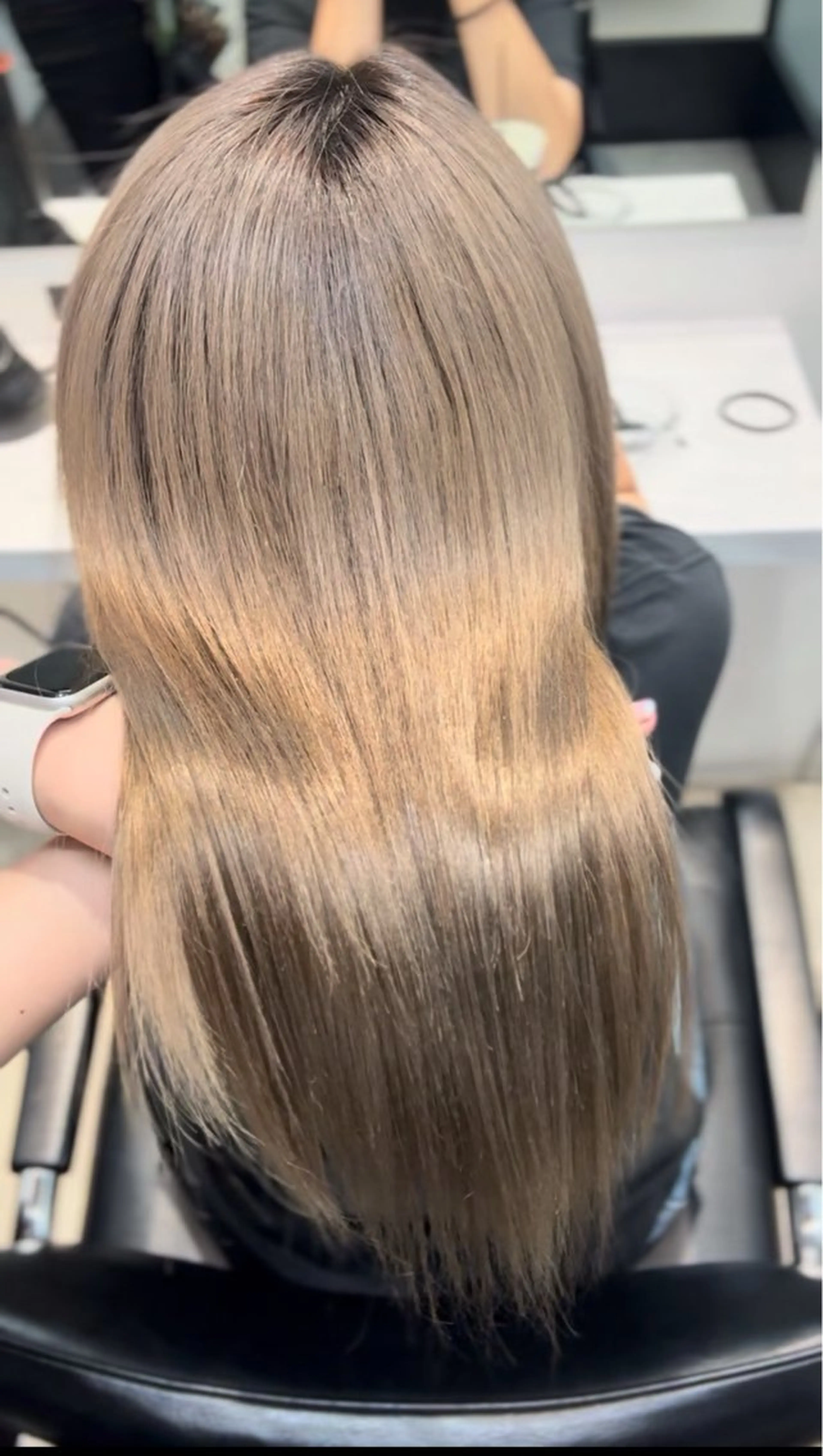 ミディアム salowin所属・ハイトーンカラー 馬場みなみのヘアスタイル