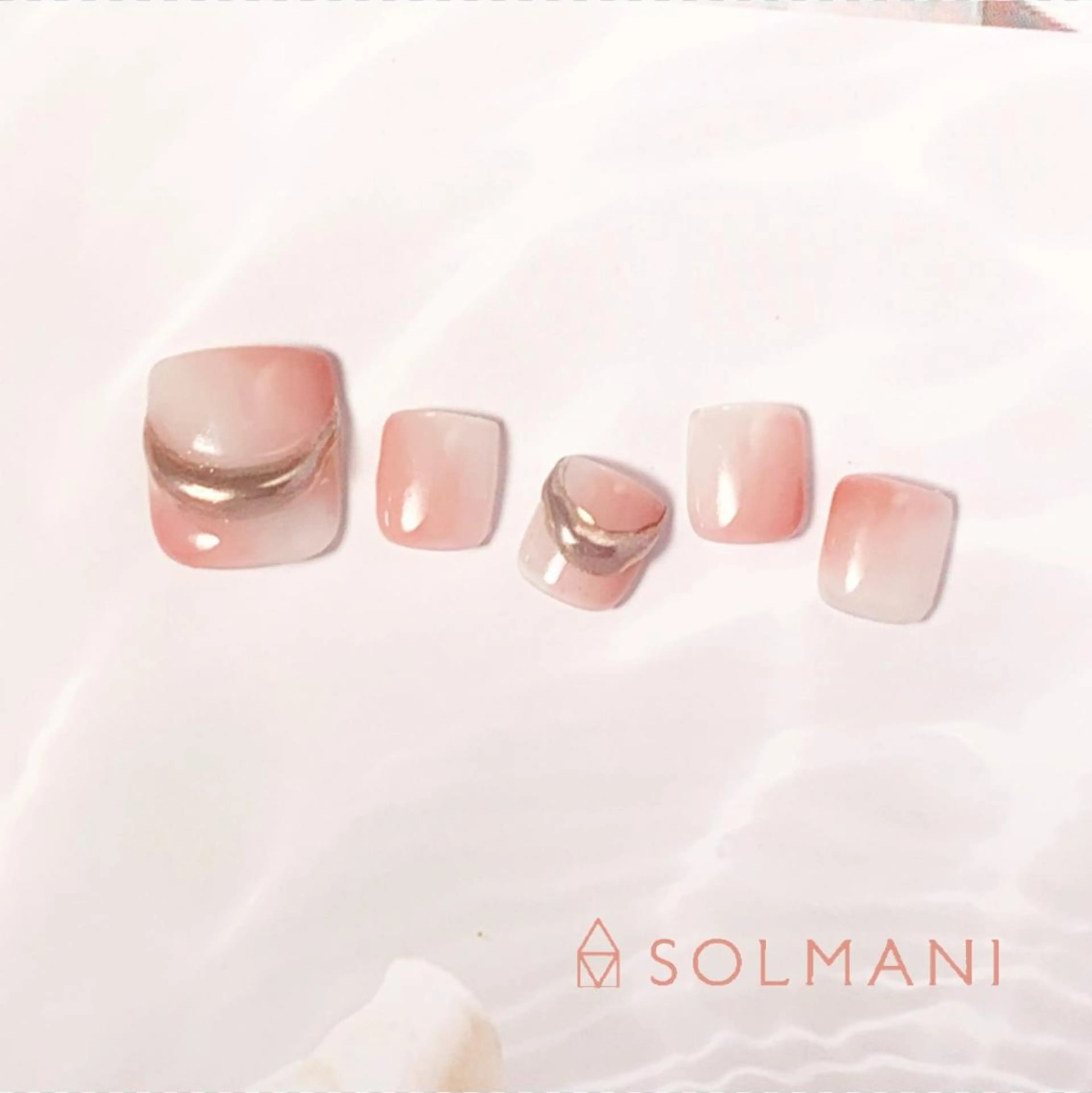 ネイル フットネイル ミラーネイル SOLMANI 予約担当のネイルデザイン