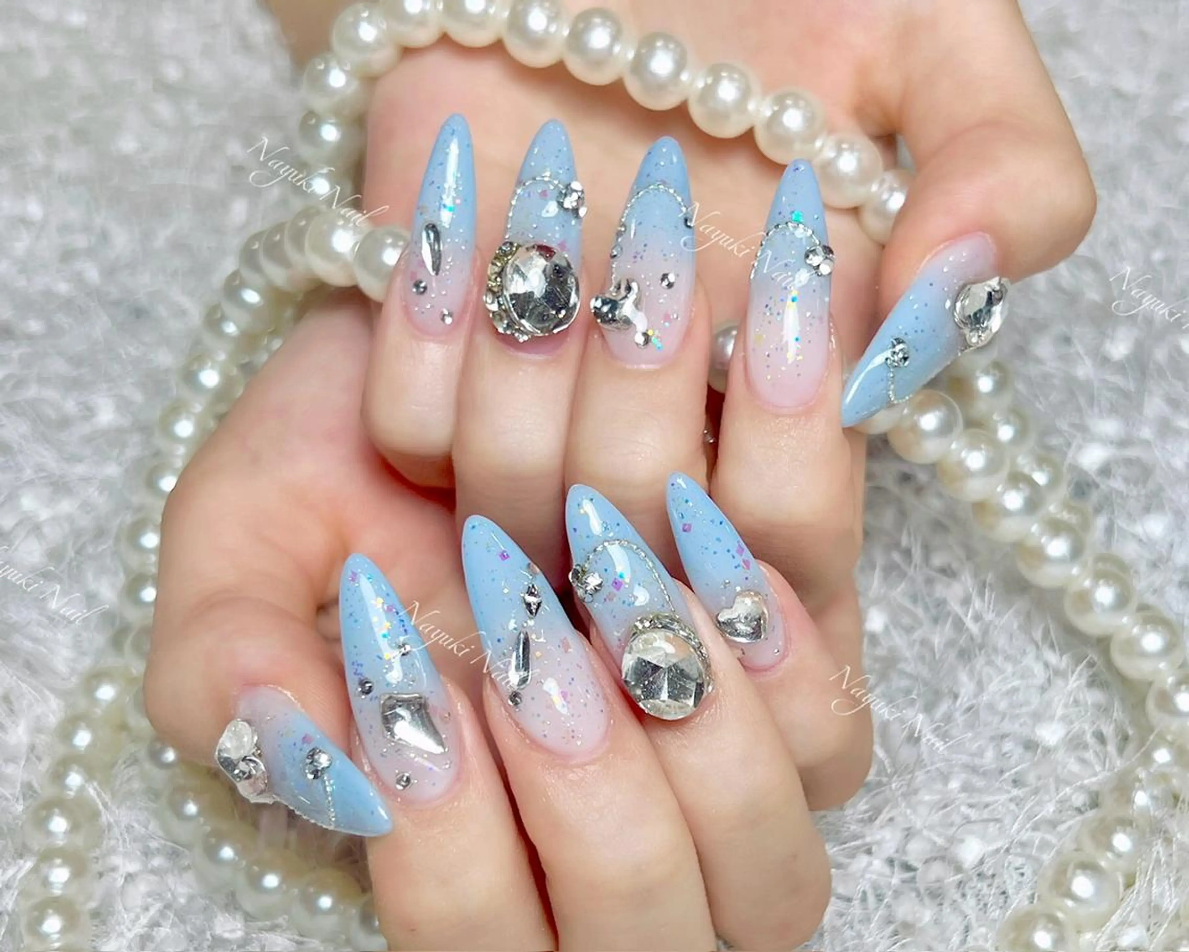 ネイル 🦋 Queenieのネイルデザイン