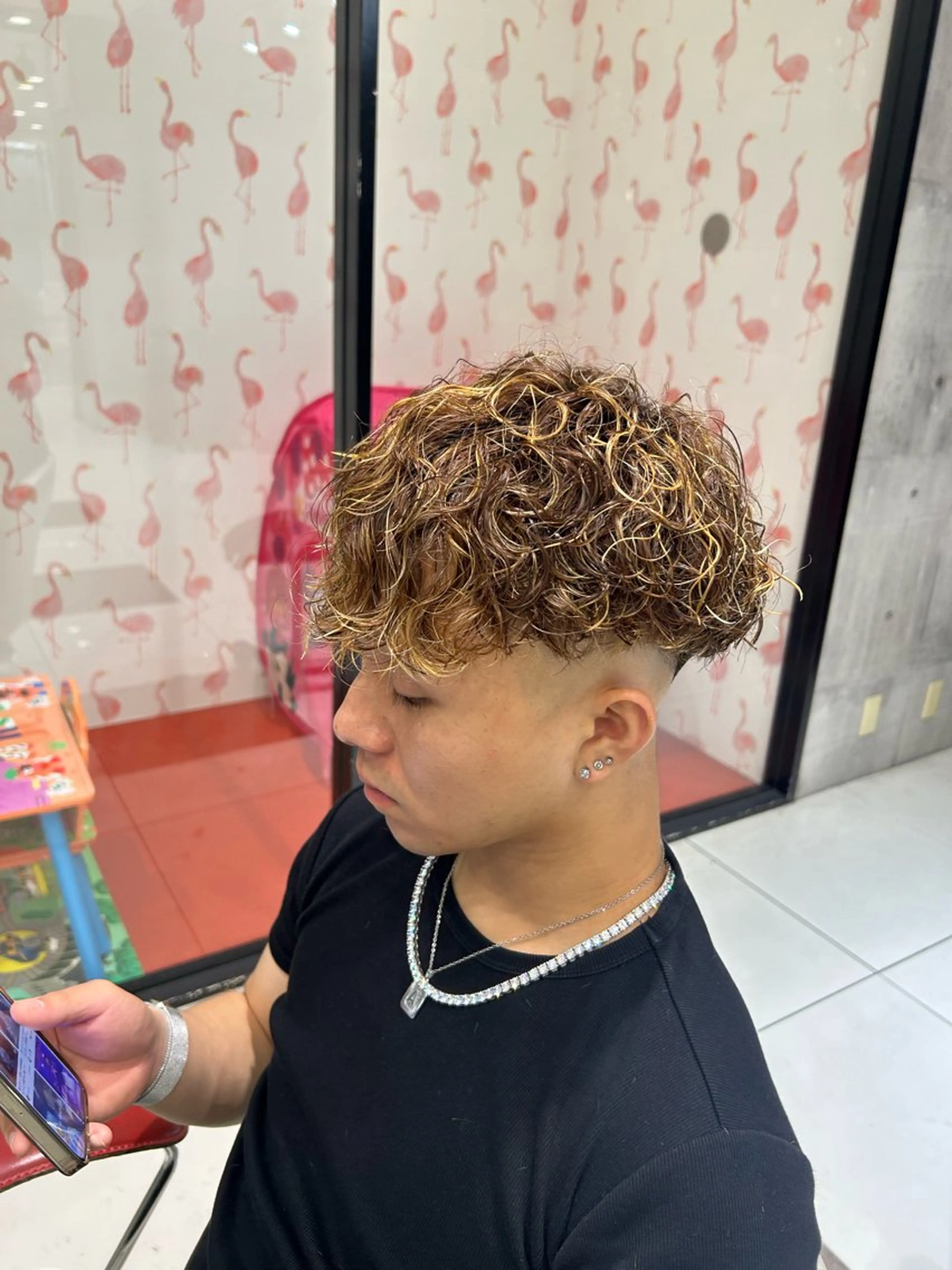 メンズ ハイトーンカラー✨️ Amiのヘアスタイル