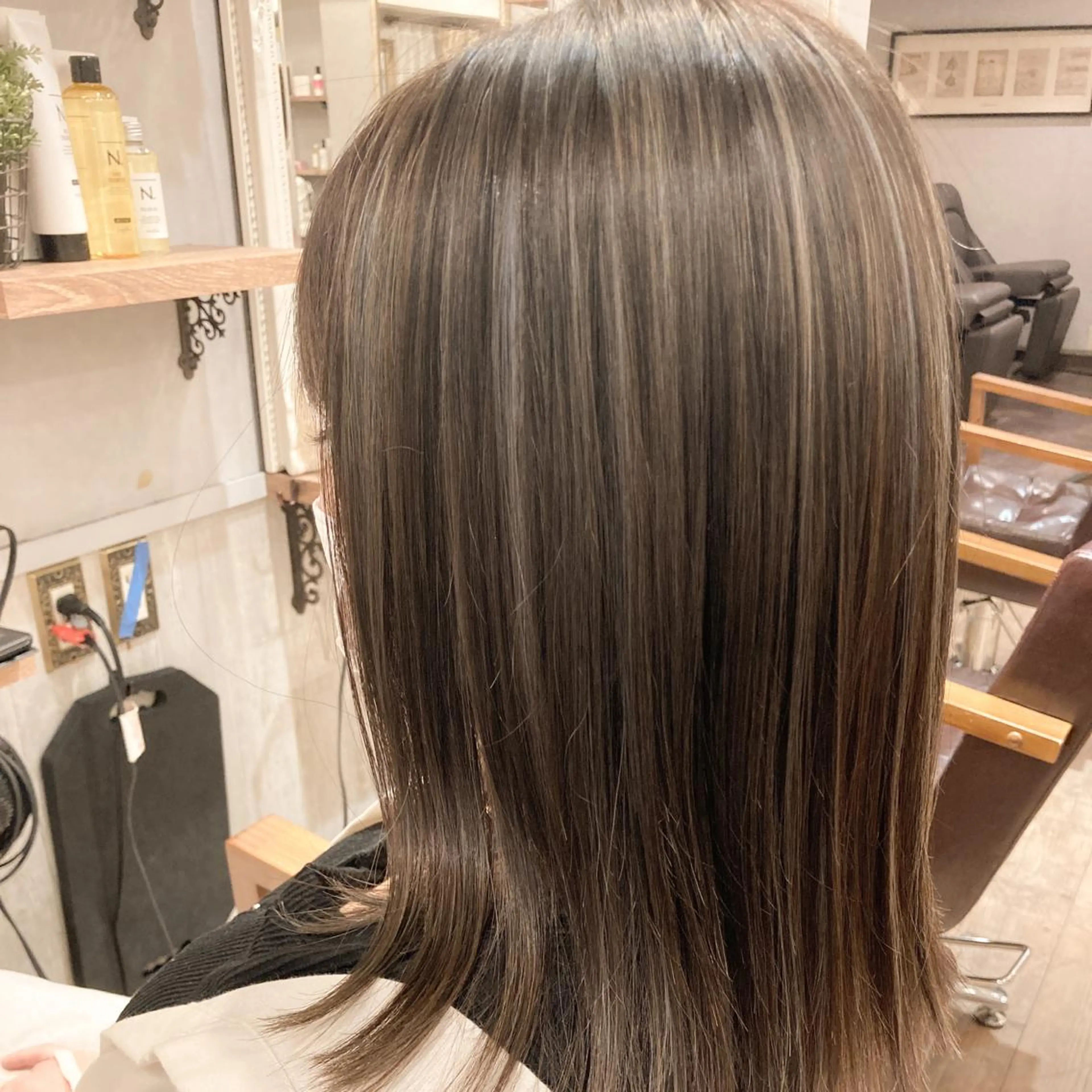 ミディアム カラー ハイライトカラー ハイライト KAJI MANAMIのヘアスタイル