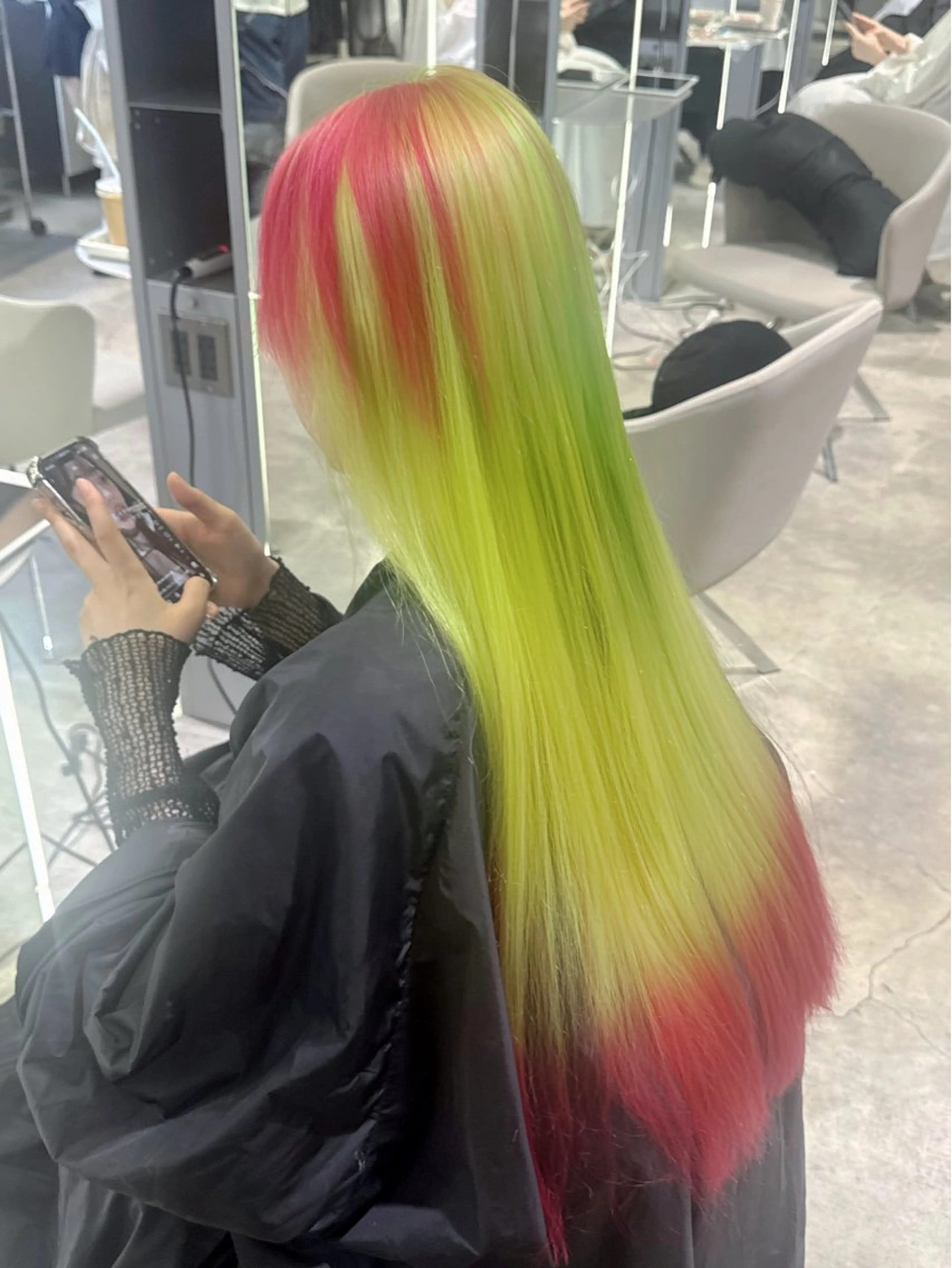 ロング カラー ピンクカラー レッドカラー ヘアカラー ria RIHO 今年ラスト出勤是非！のヘアスタイル