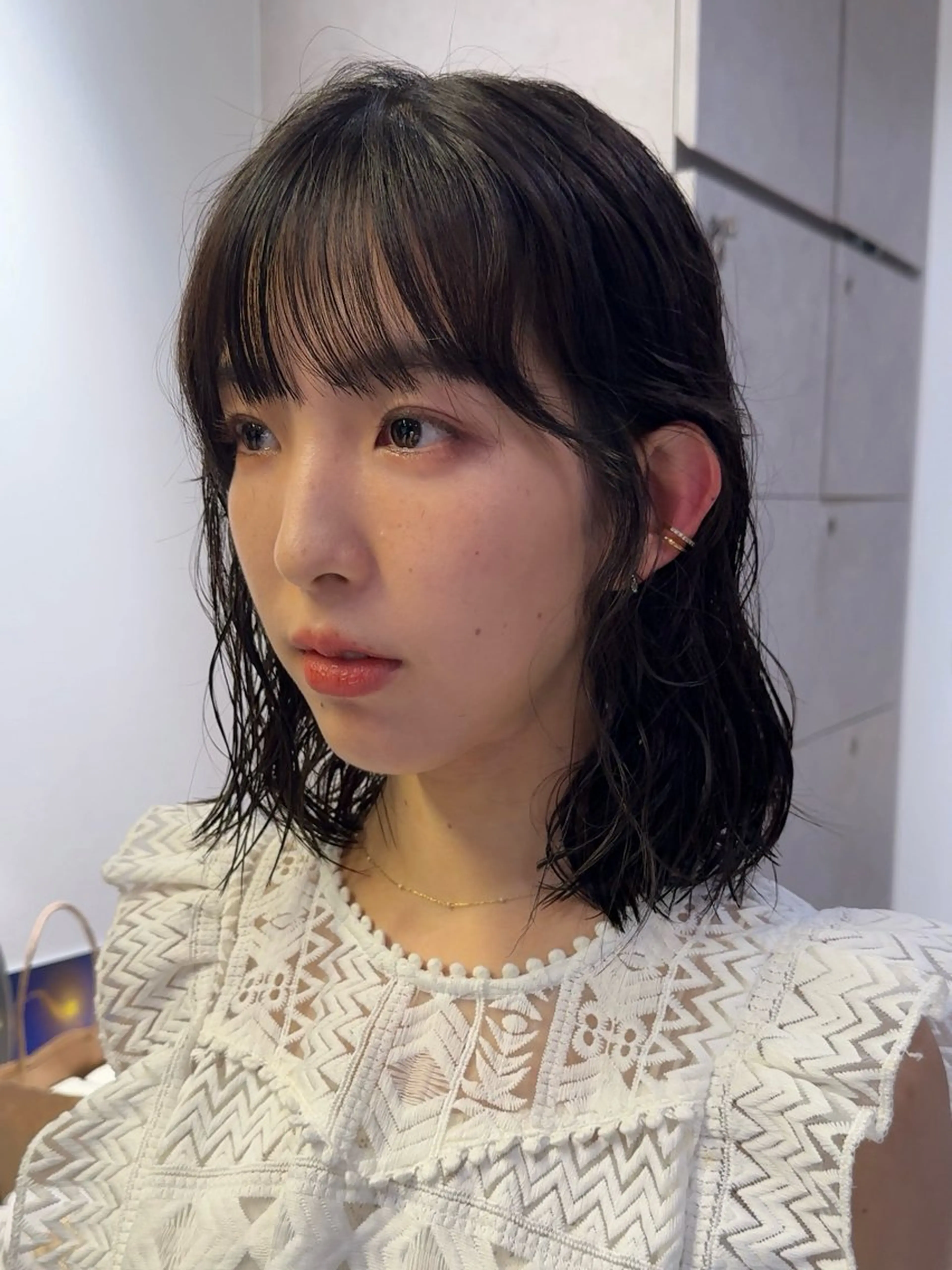 ミディアム カラー パーマ ミディアムパーマ グレージュ オリーブグレージュ オリーブグレー カット ヘアカラー パーマ Qin shaire salon 原宿所属・🌿パーマ/ボブ/ レイヤー/Mikiのヘアスタイル