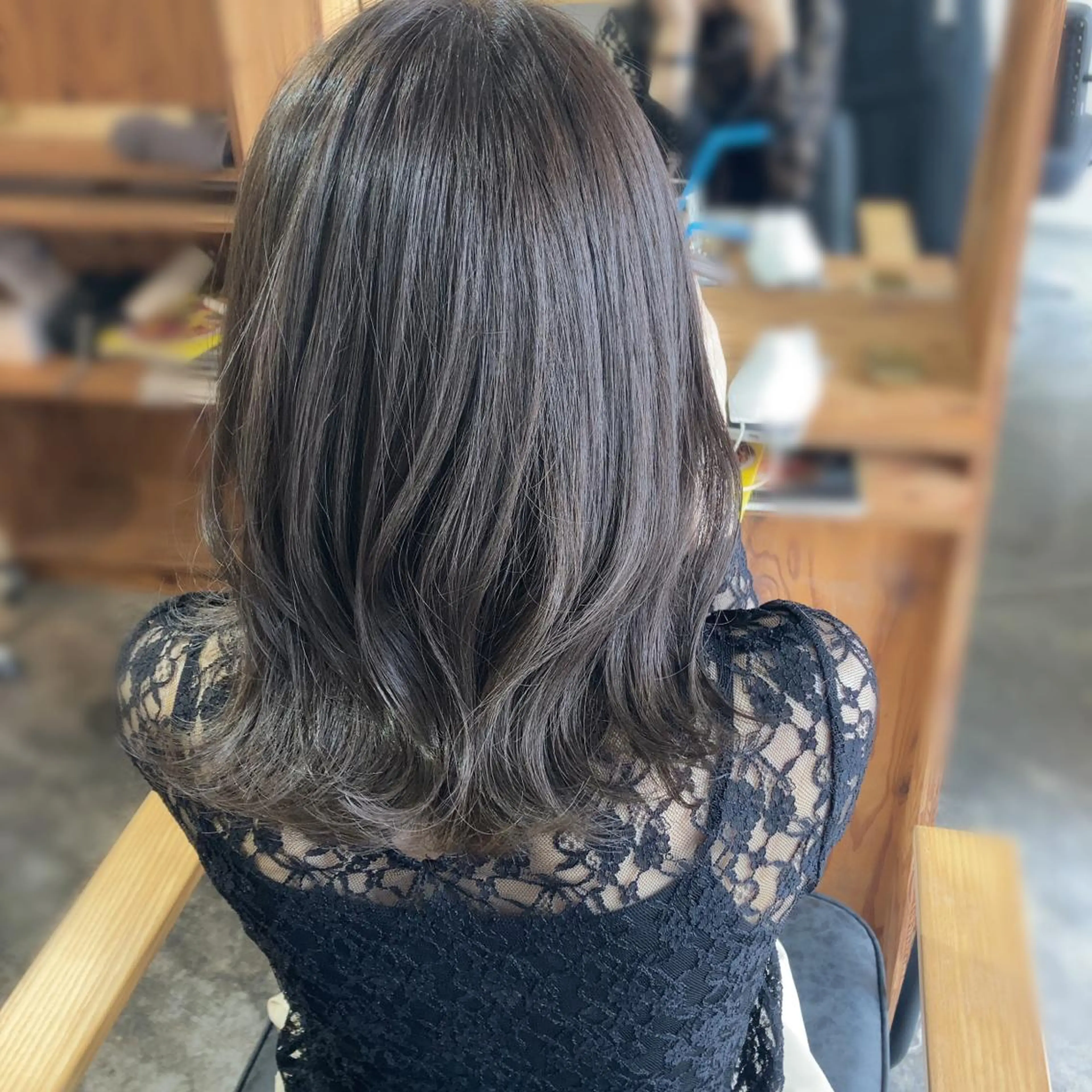 ミディアム roka ノゾミのヘアスタイル