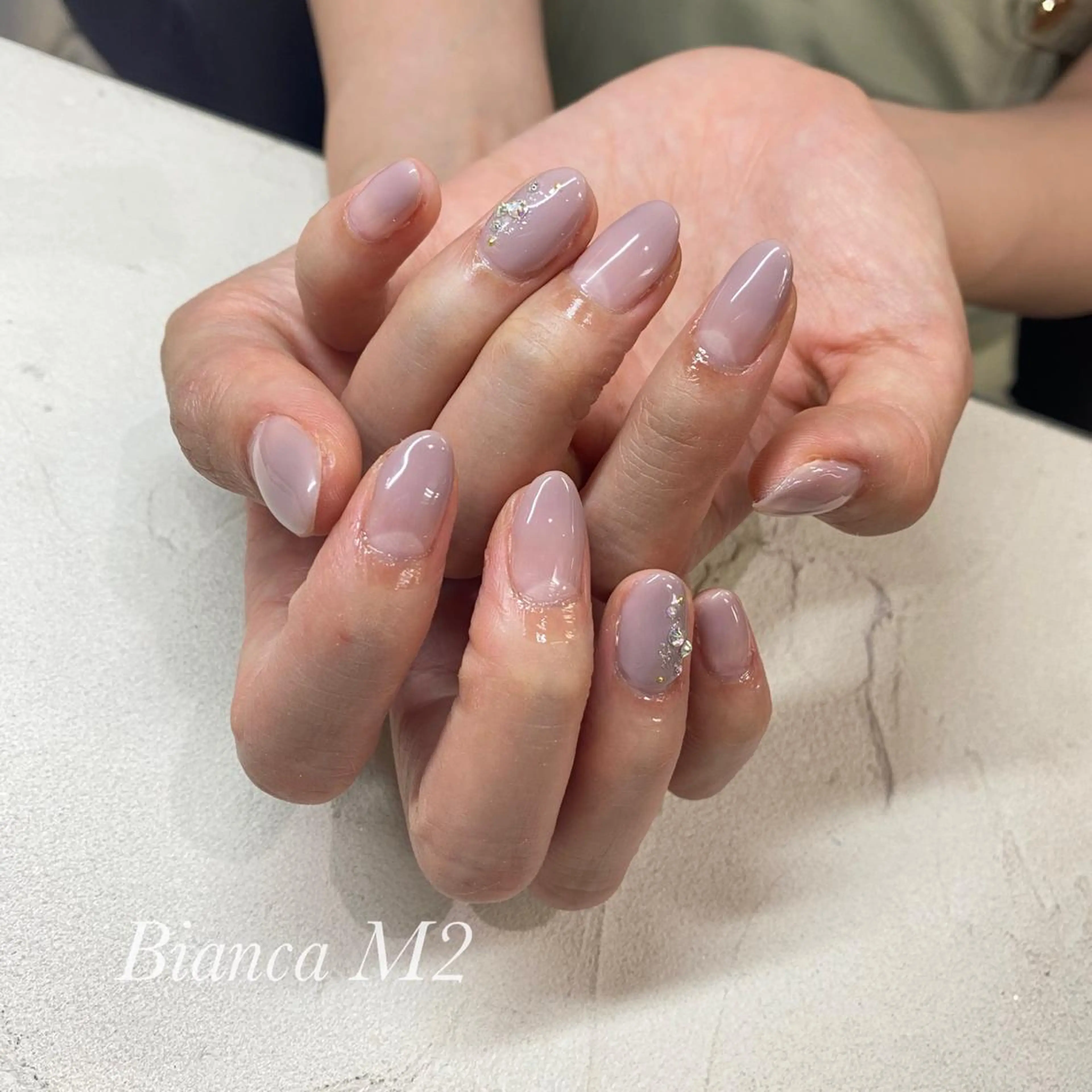 ネイル グラデーション ハンドネイル Bianca🩶 TAMIYAのネイルデザイン