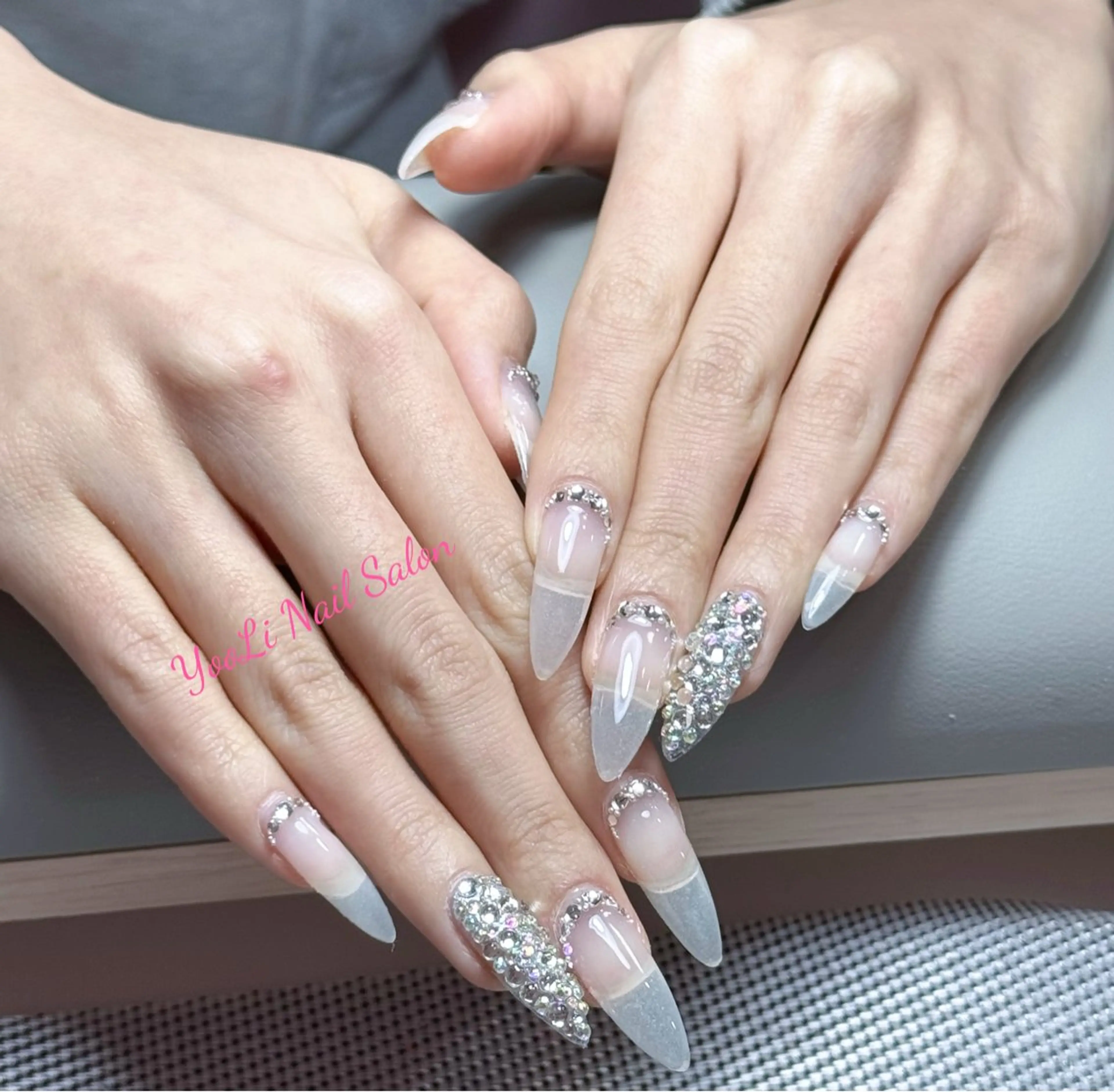 ネイル フレンチネイル グラデーション キラキラネイル 韓国ネイル マグネットネイル ハンドネイル 🎀🎀YooLi Nail Salonのネイルデザイン