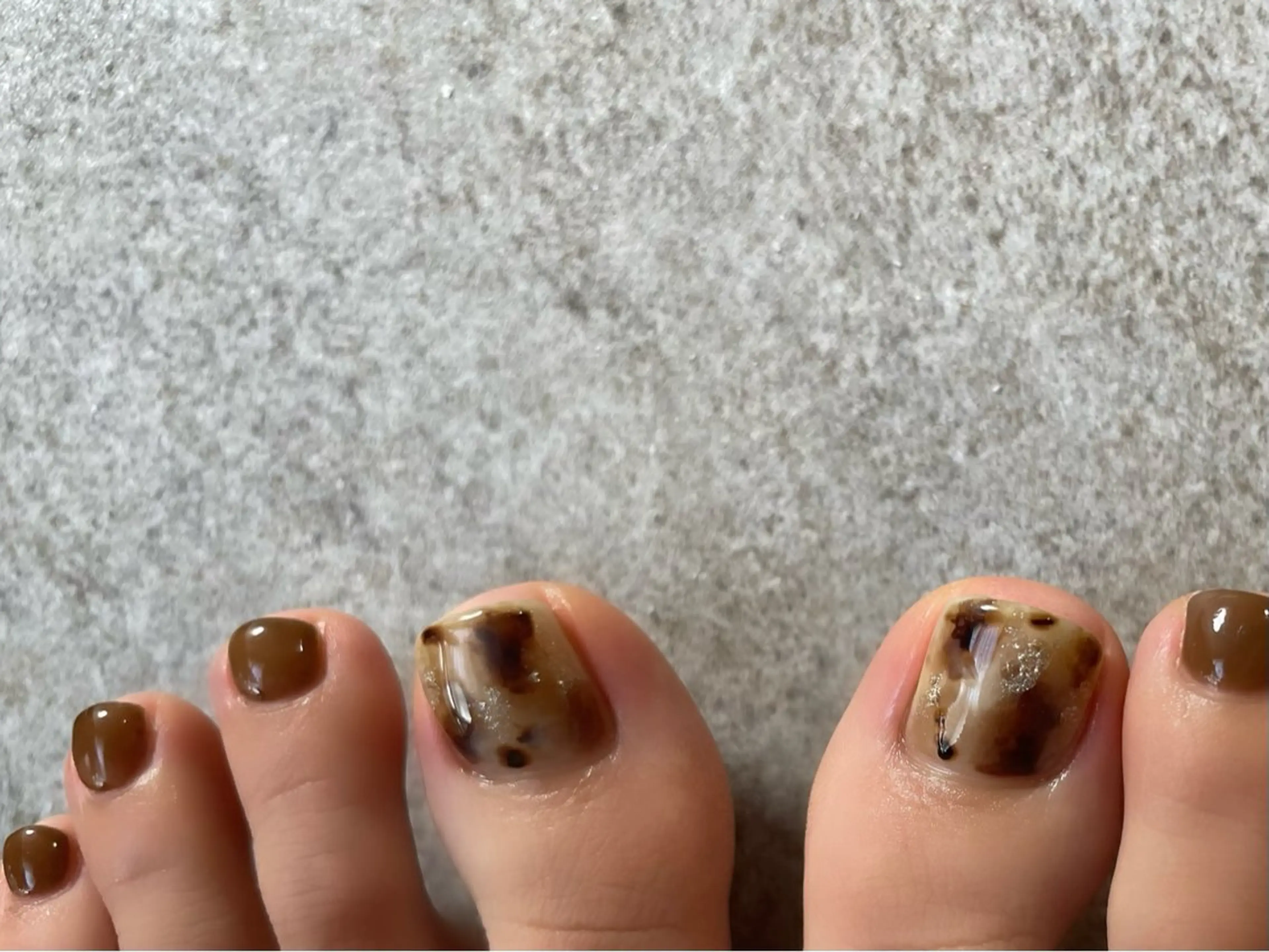 ネイル アニマル柄 フットネイル ジェルネイル ニュアンスネイル フットネイル "achoe" コエ HARUNAのネイルデザイン