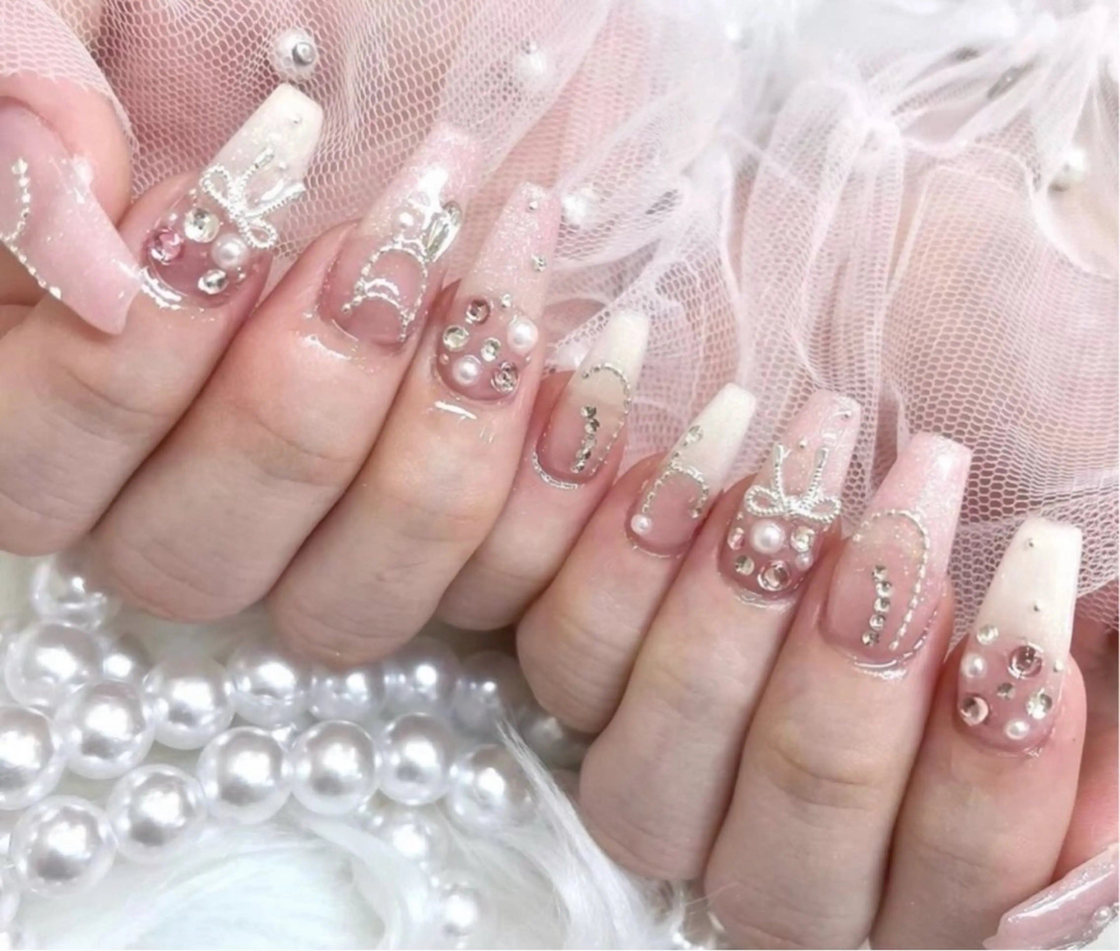 ネイル アートネイル 長さ出し ジェルネイル マグネットネイル ニュアンスネイル なな_ CloudyChanのネイルデザイン