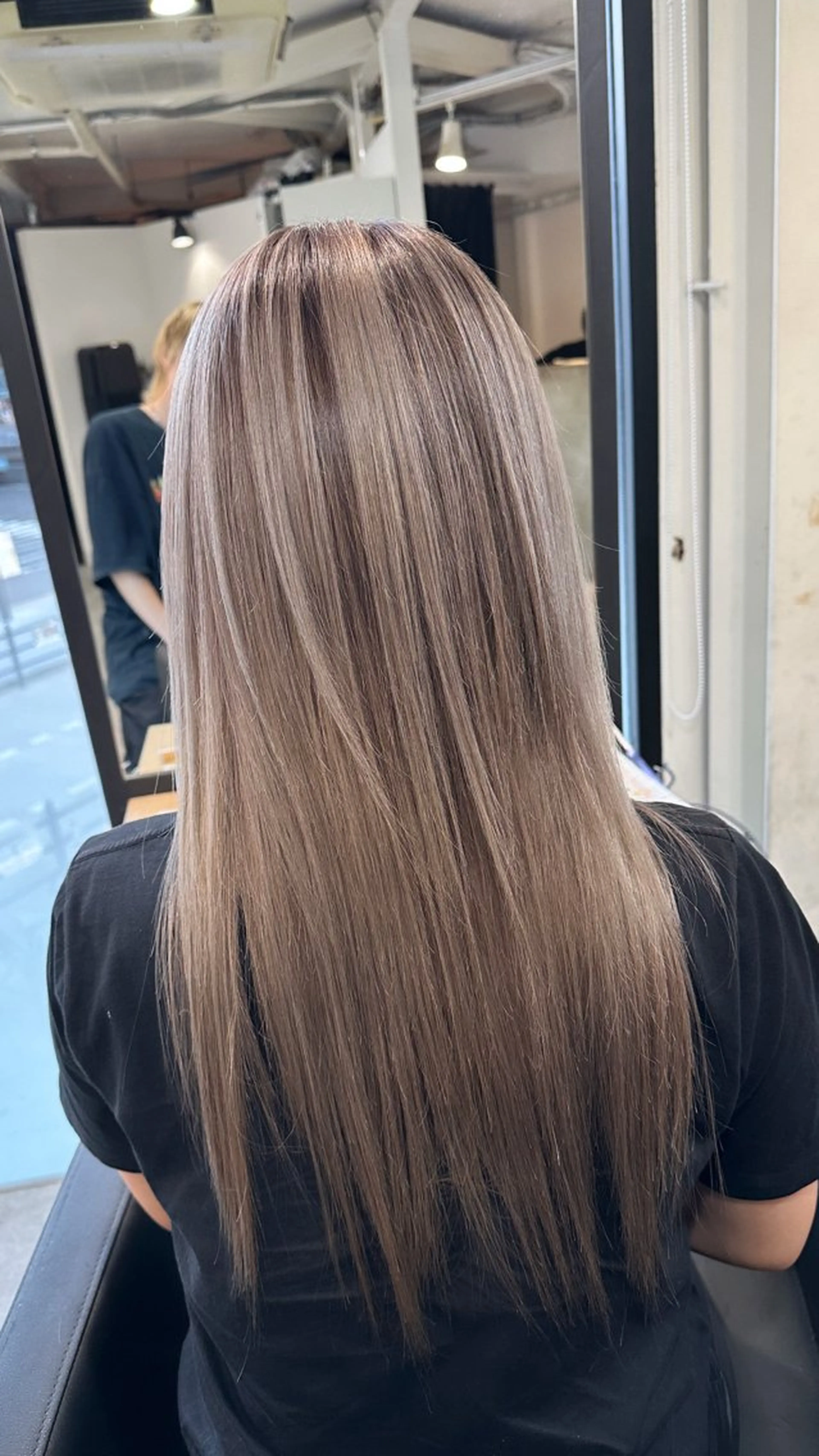 セミロング カラー カット ヘアカラー トリートメント ヘアセット 難波ブリーチカラー 伊藤洋輝のヘアスタイル