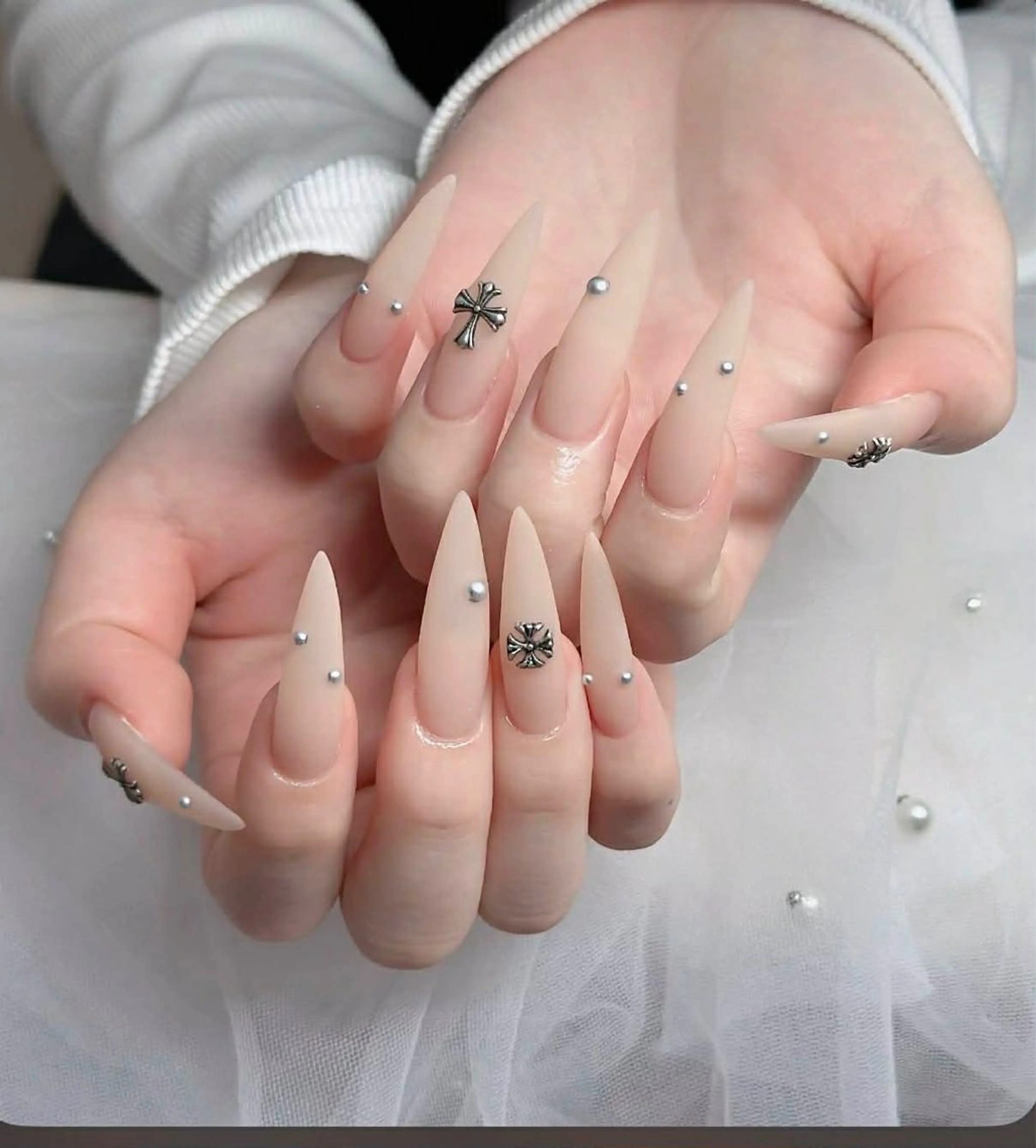 ネイル アートネイル ボルドー フレンチネイル ジェルネイル 氷ネイル・うるうるネイル ハンドネイル Julie Nails所属・Nguyenthuy Linhのネイルデザイン