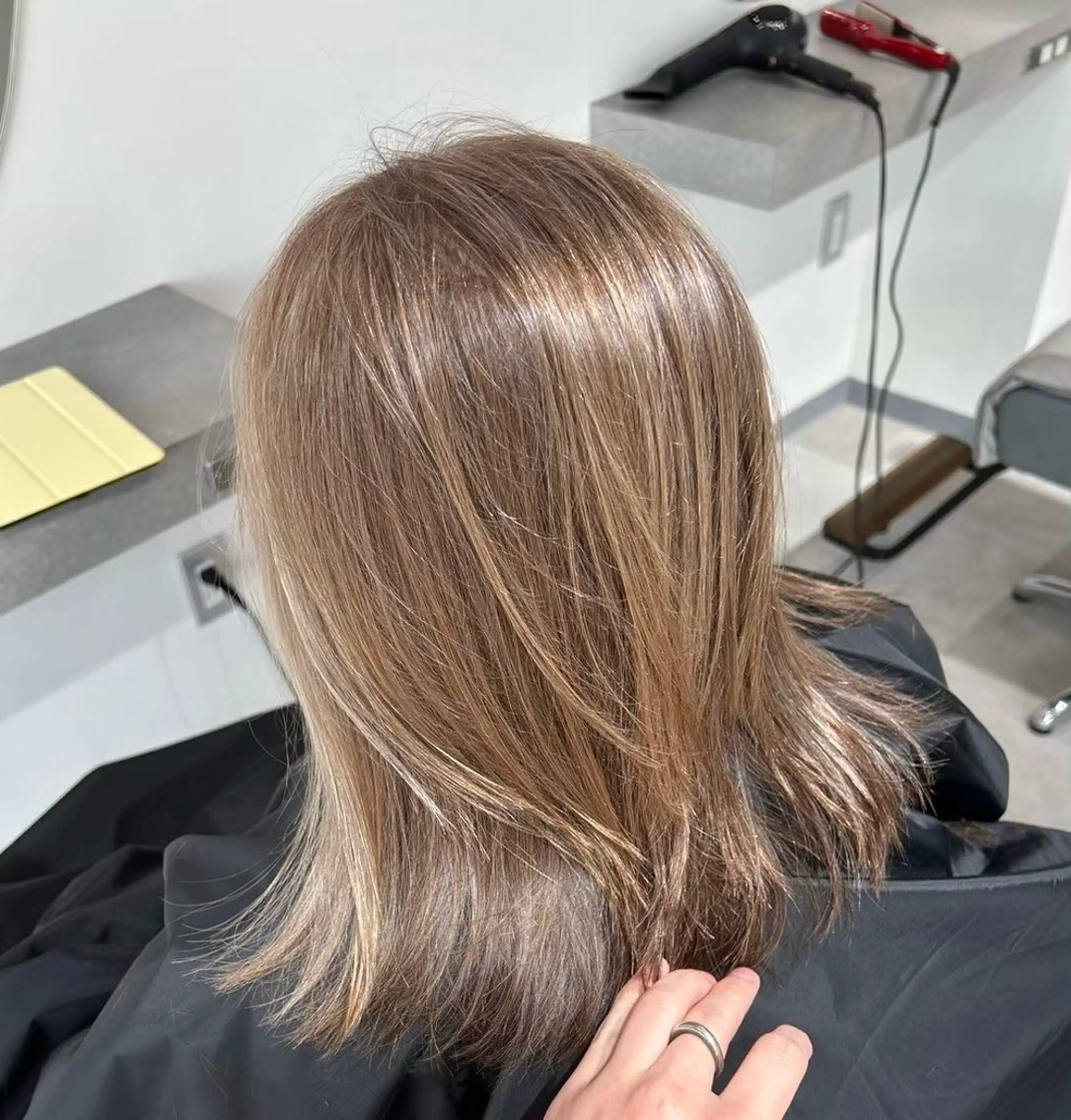 セミロング カラー 脱白髪染め❕白髪 ぼかし特化🌟ヨコタのヘアスタイル