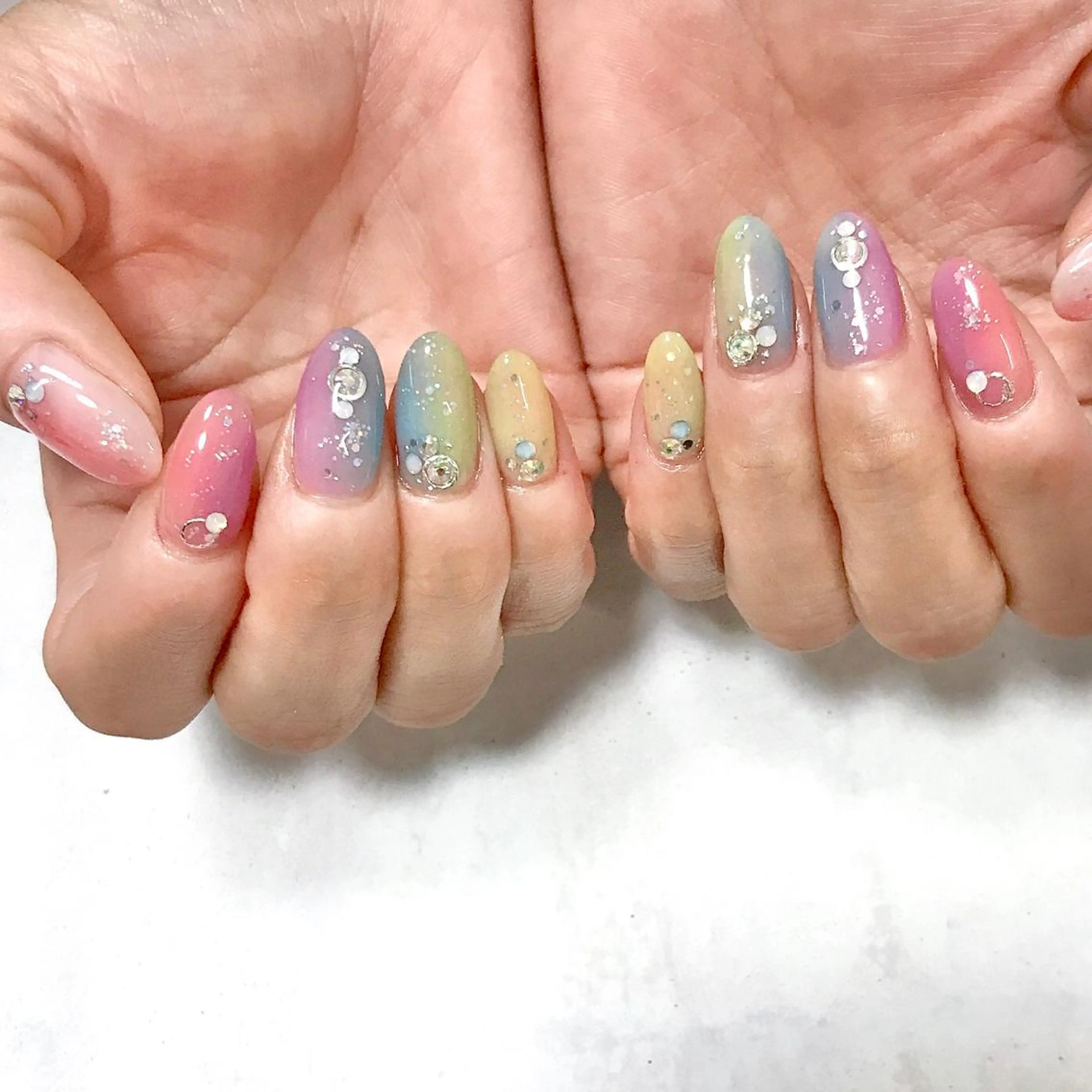 ネイル グラデーション ラメ(グリッター) ストーンネイル 夏ネイル ステラ marikominoのネイルデザイン