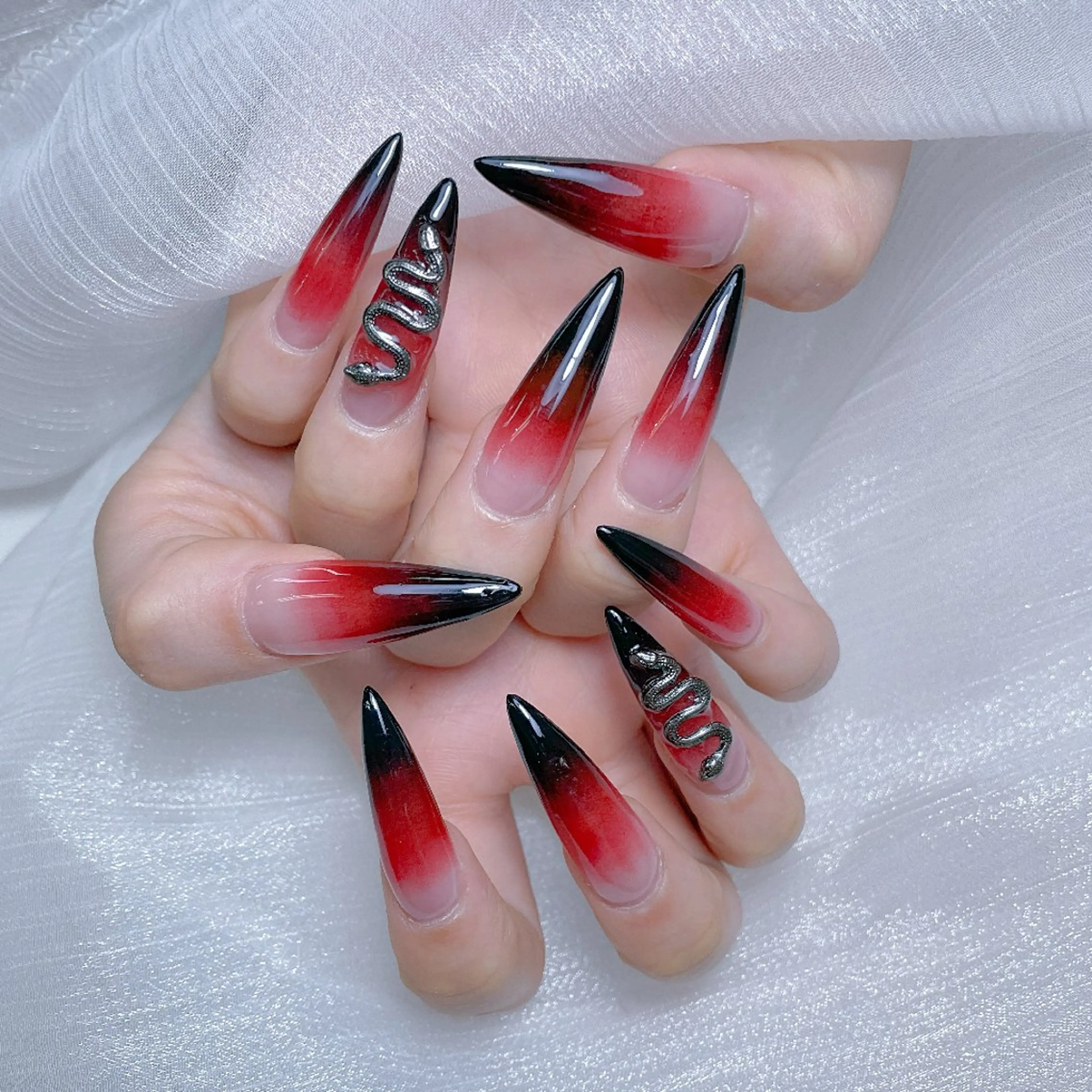 ネイル チークネイル ガーリー キラキラネイル 韓国ネイル リボン ハンドネイル NailPrincess所属・princess スカルプ専門店のネイルデザイン