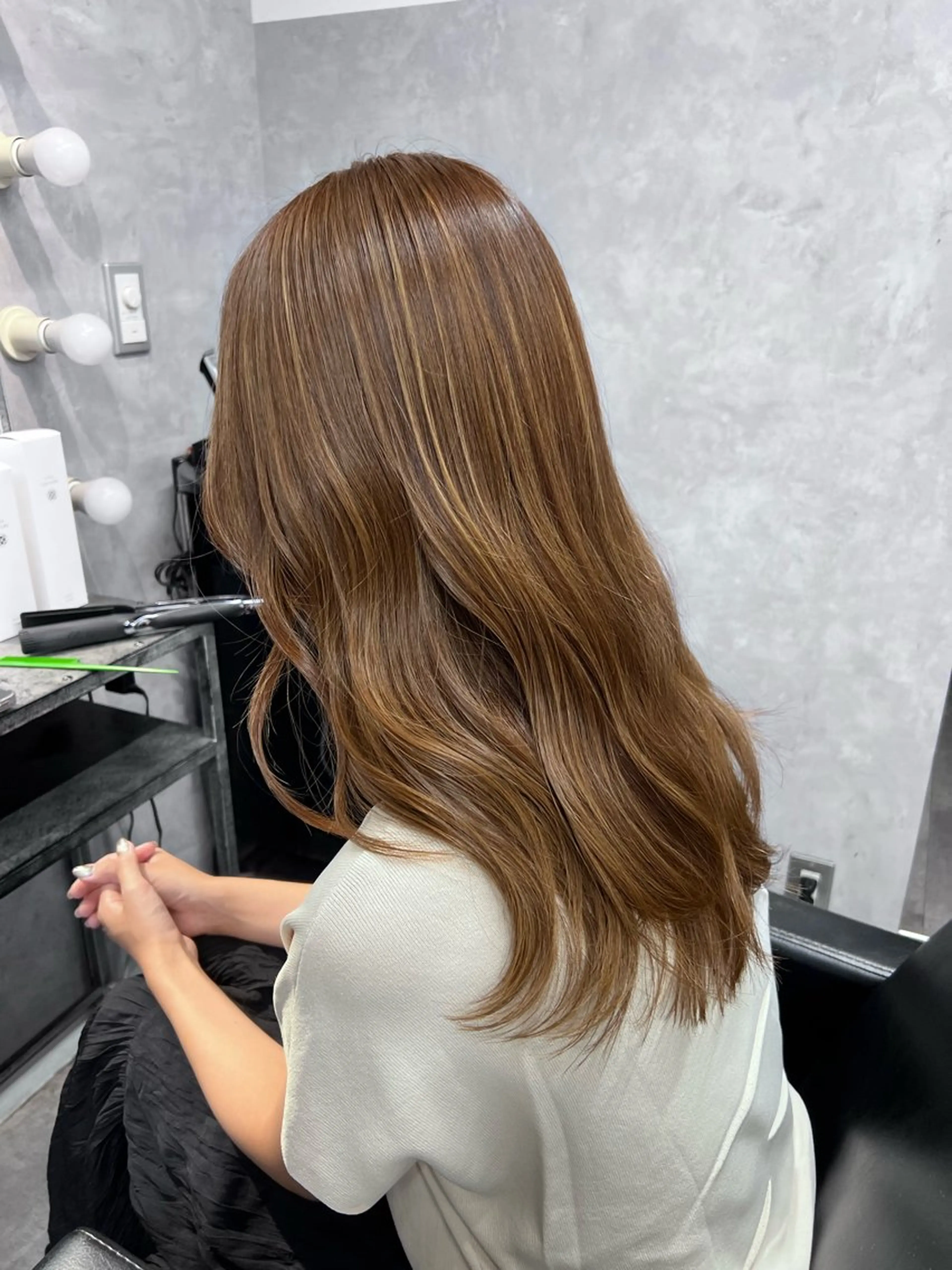 セミロング カラー ベージュカラー ブリーチ 透明感カラー ダブルカラー イヤリングカラー カット ヘアカラー TOMONA👑 GiseL梅田店のヘアスタイル