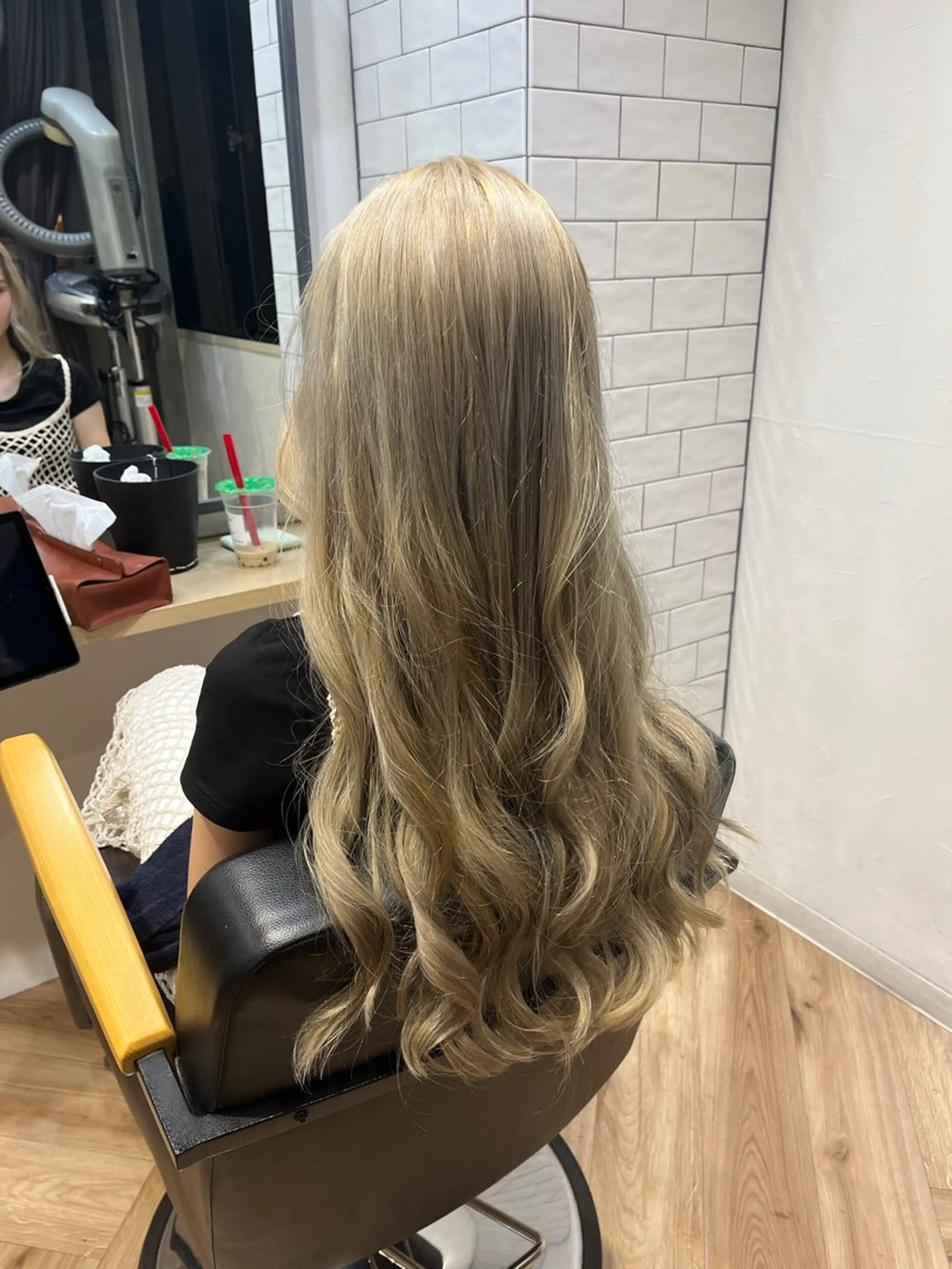 ロング カラー ブリーチ ハイトーンカラー ダル 理佳レベッカのヘアスタイル