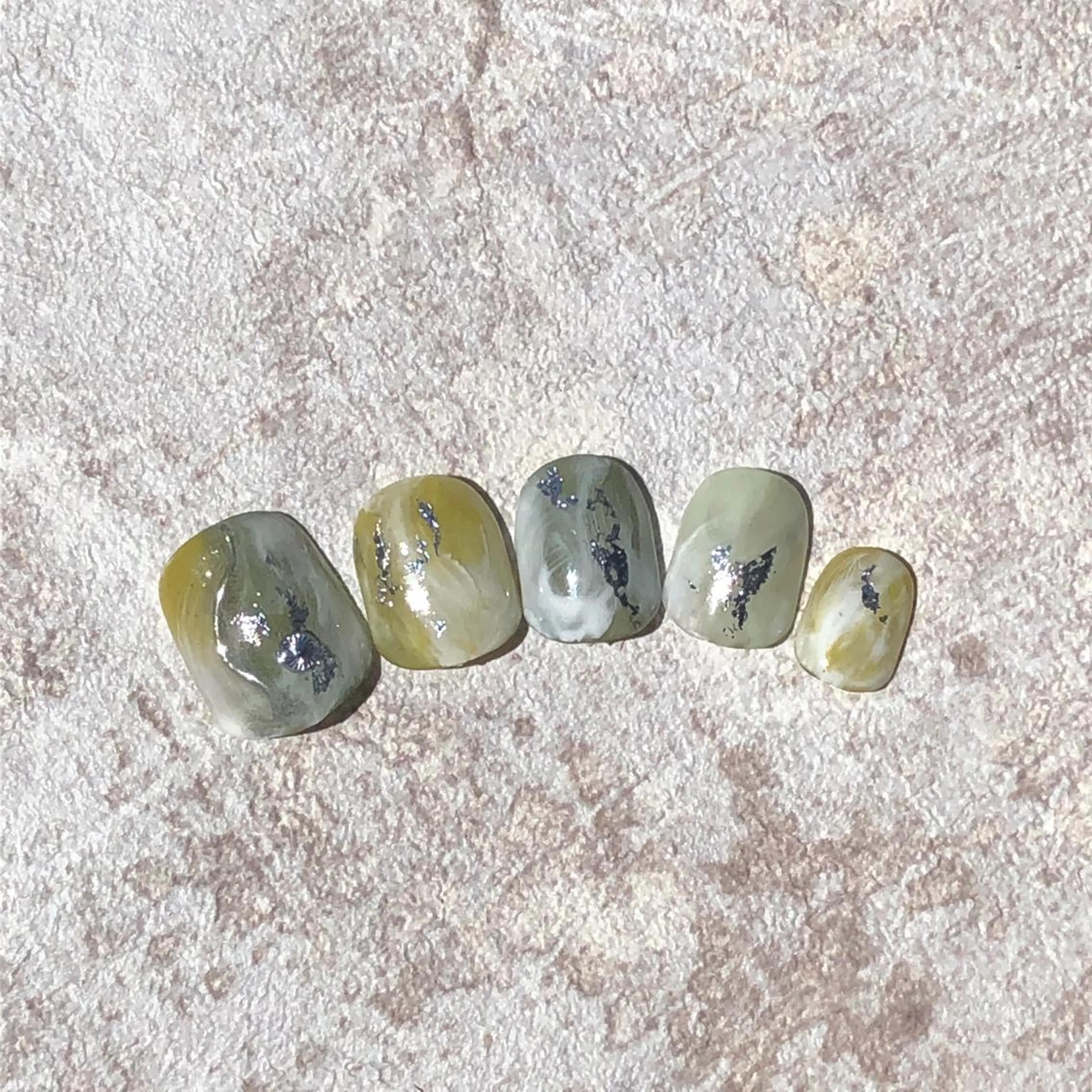 ネイル ミラーネイル ニュアンスネイル ピスタチオネイル crestnail所属・小林 束紗のネイルデザイン