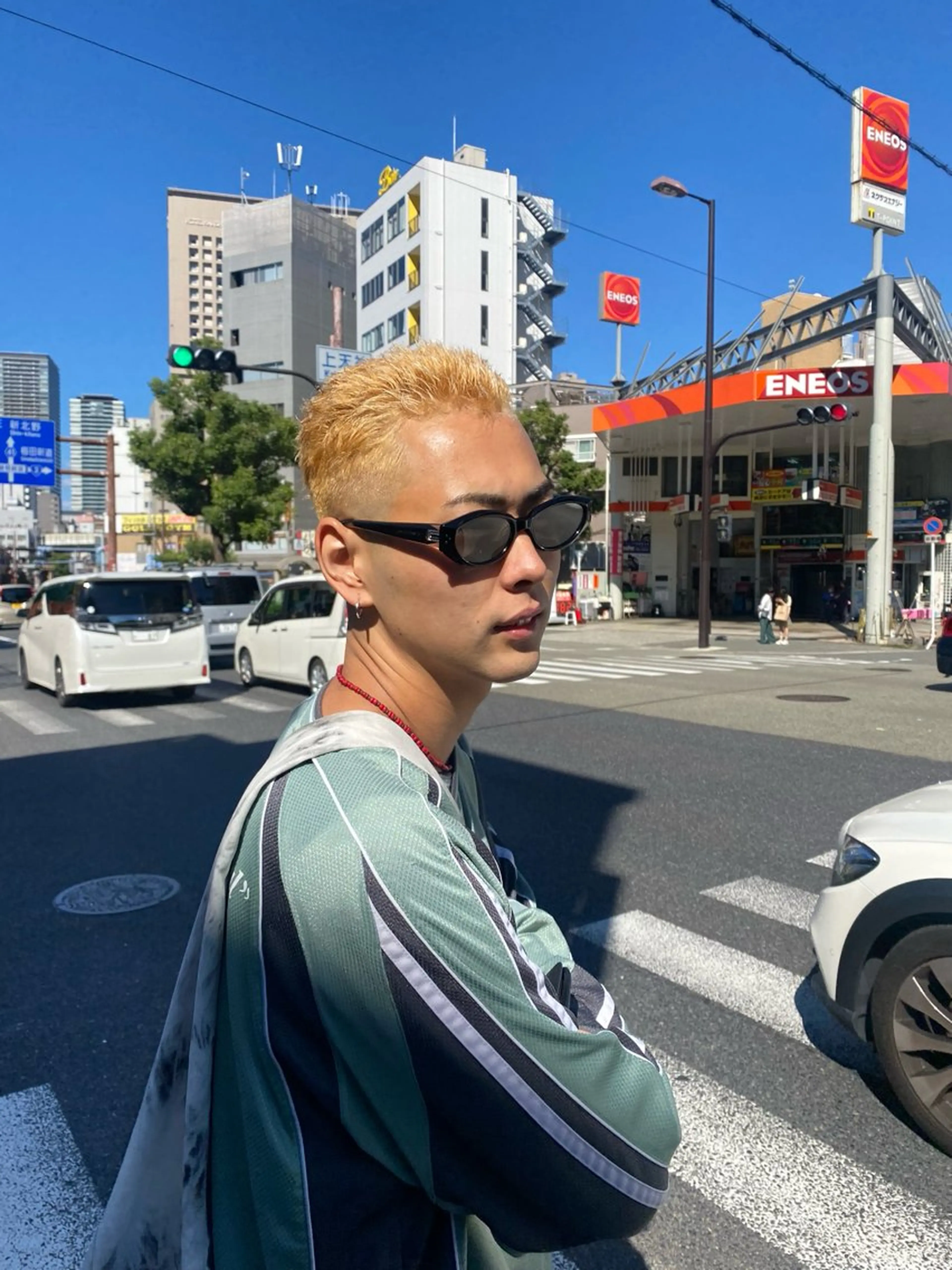 ショート カラー パーマ メンズ メンズブリーチ メンズパーマ 刈り上げ ブリーチ 抜きっぱなしブロンド カット ヘアカラー メンズカット/パーマ 福島区SOSOのヘアスタイル