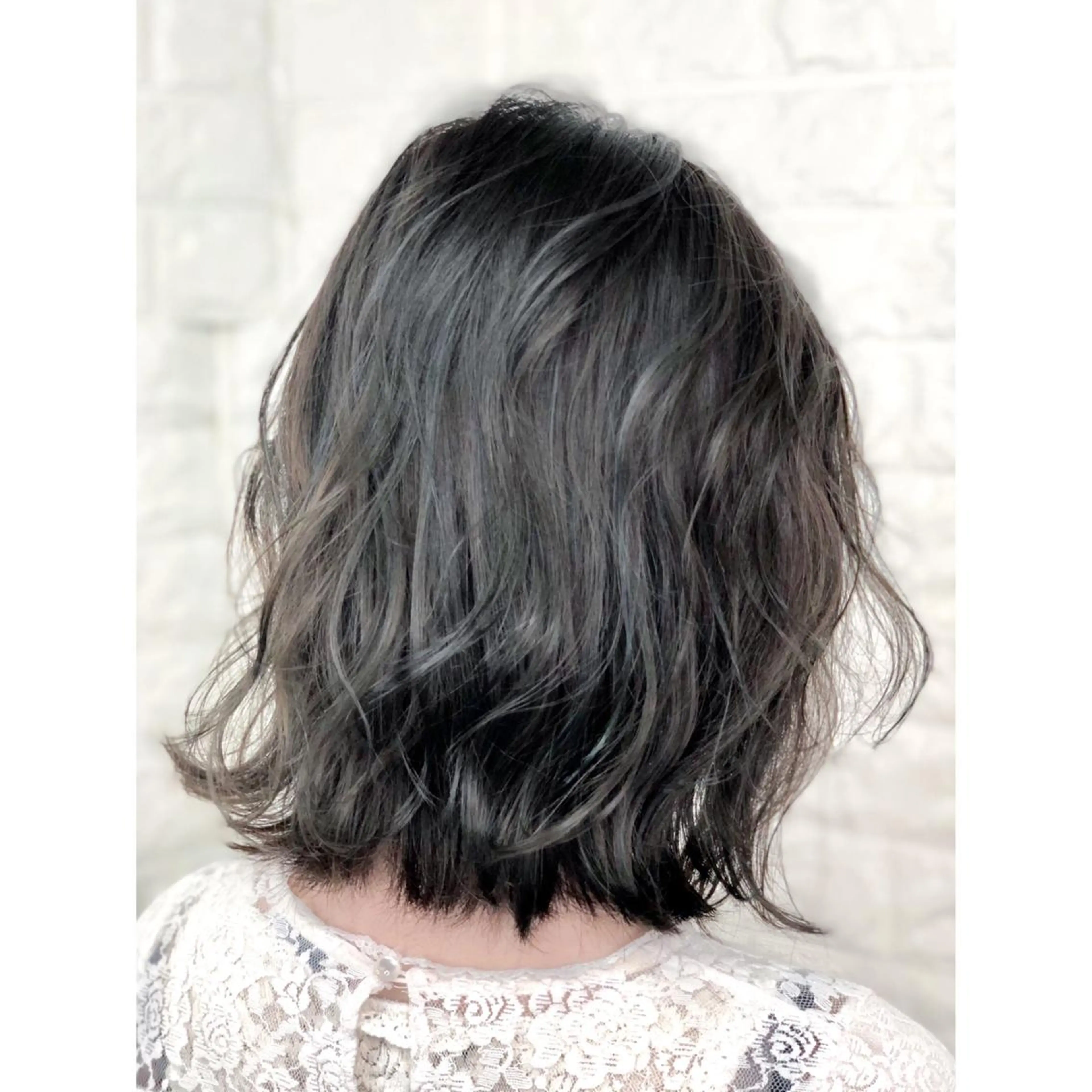 ミディアム カラー アッシュ 透明感カラー ハイライトカラー ラベンダーカラー ラベンダーアッシュ KIZU 髪質改善 オカルト怪談のヘアスタイル