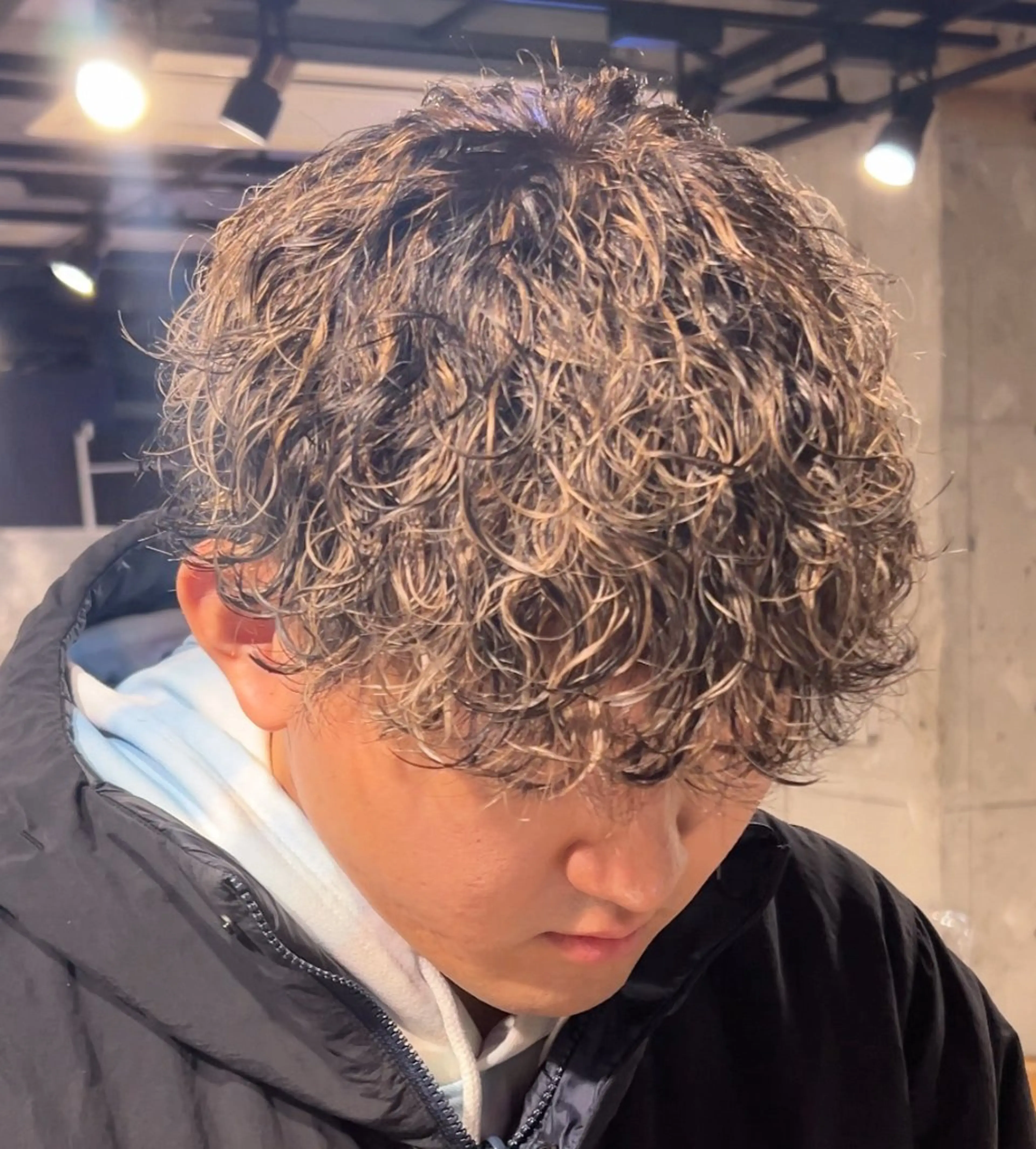 メンズ メンズハイライト メンズパーマ カット ヘアカラー パーマ ヘッドスパ ヘアセット メンズ特化美容師 💠チナツのヘアスタイル