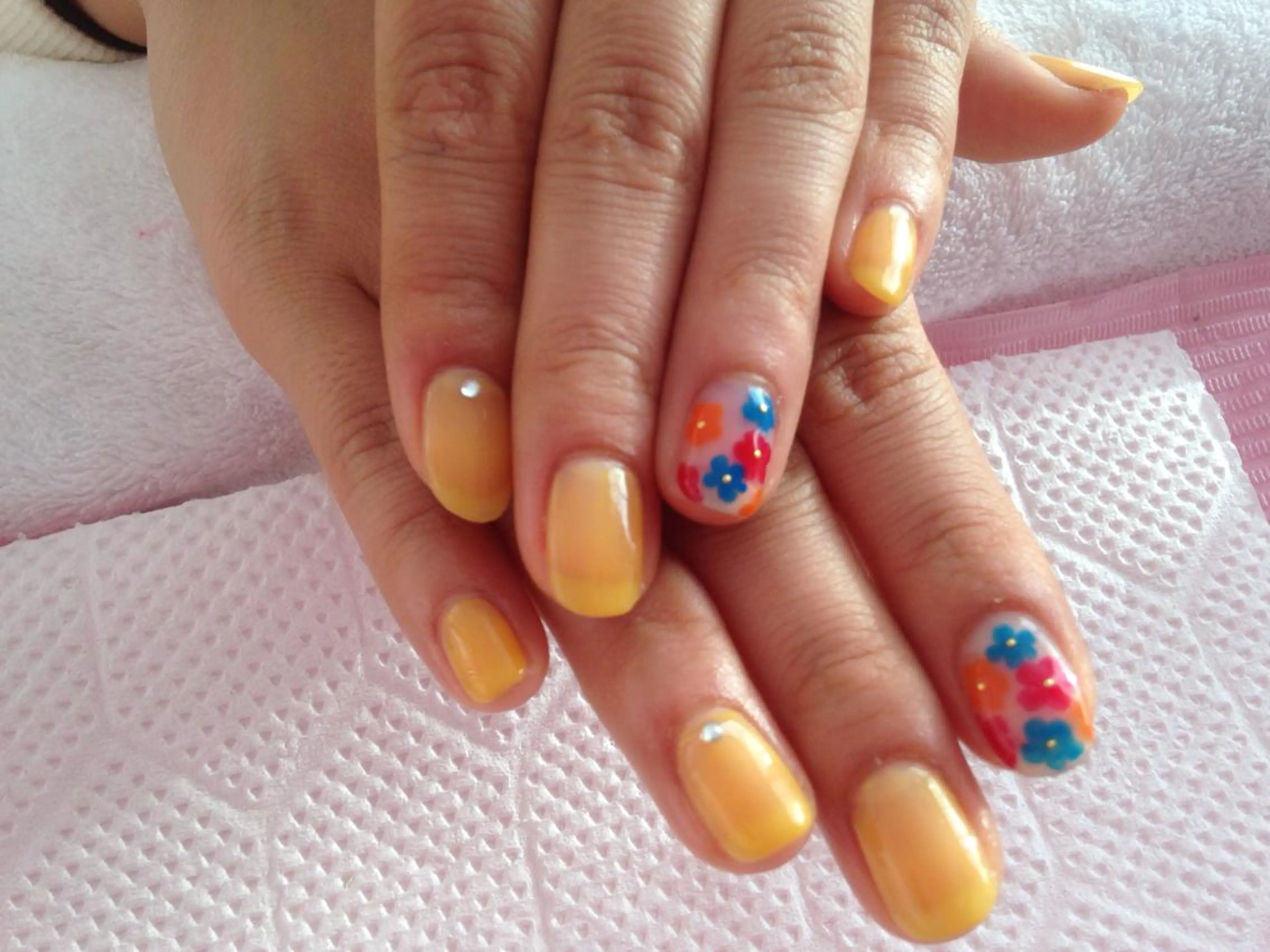 ネイル アートネイル フラワーネイル オレンジ 黄色 Uchida meのネイルデザイン