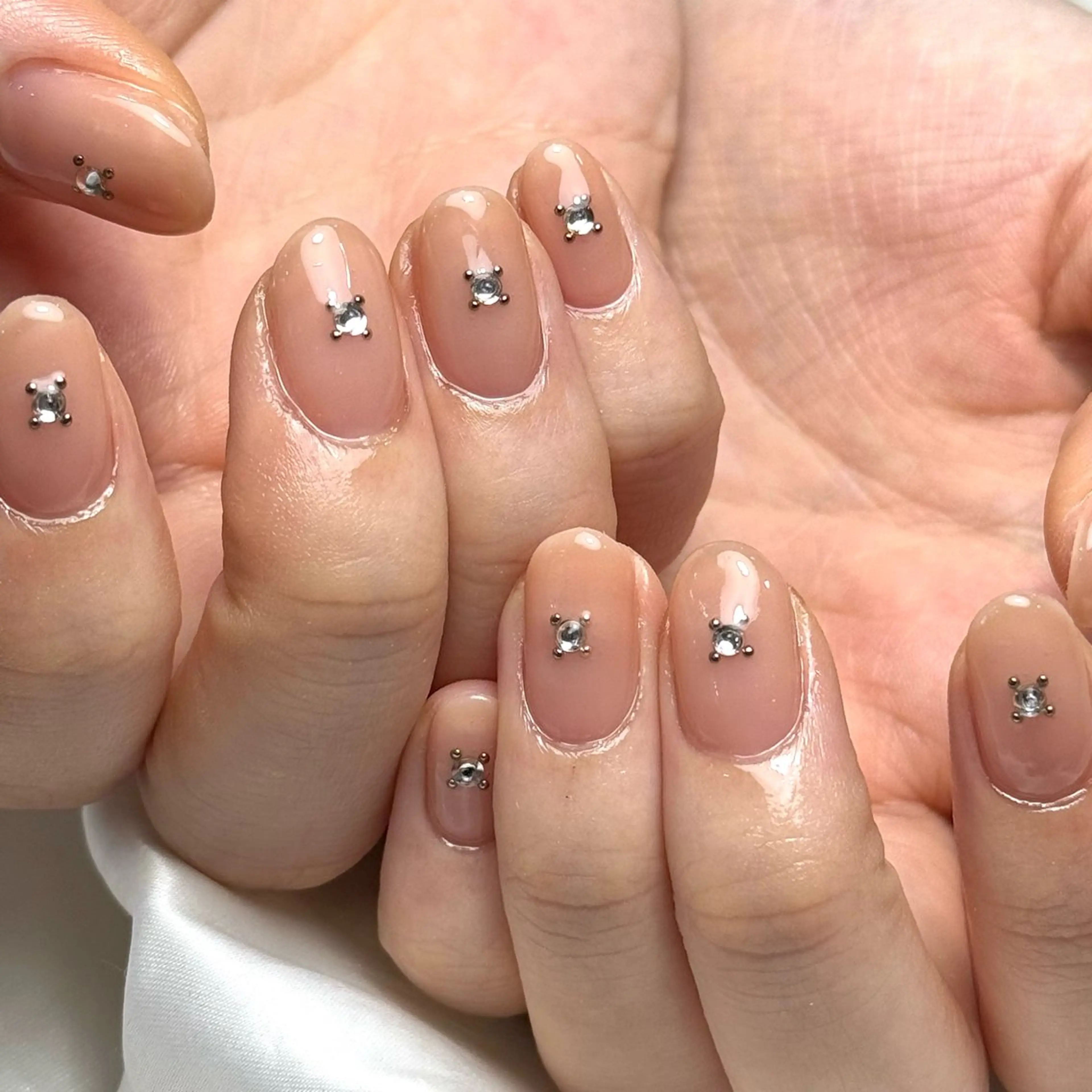 ネイル シンプルネイル ストーンネイル ハンドネイル Ray nail natsu🎀のネイルデザイン