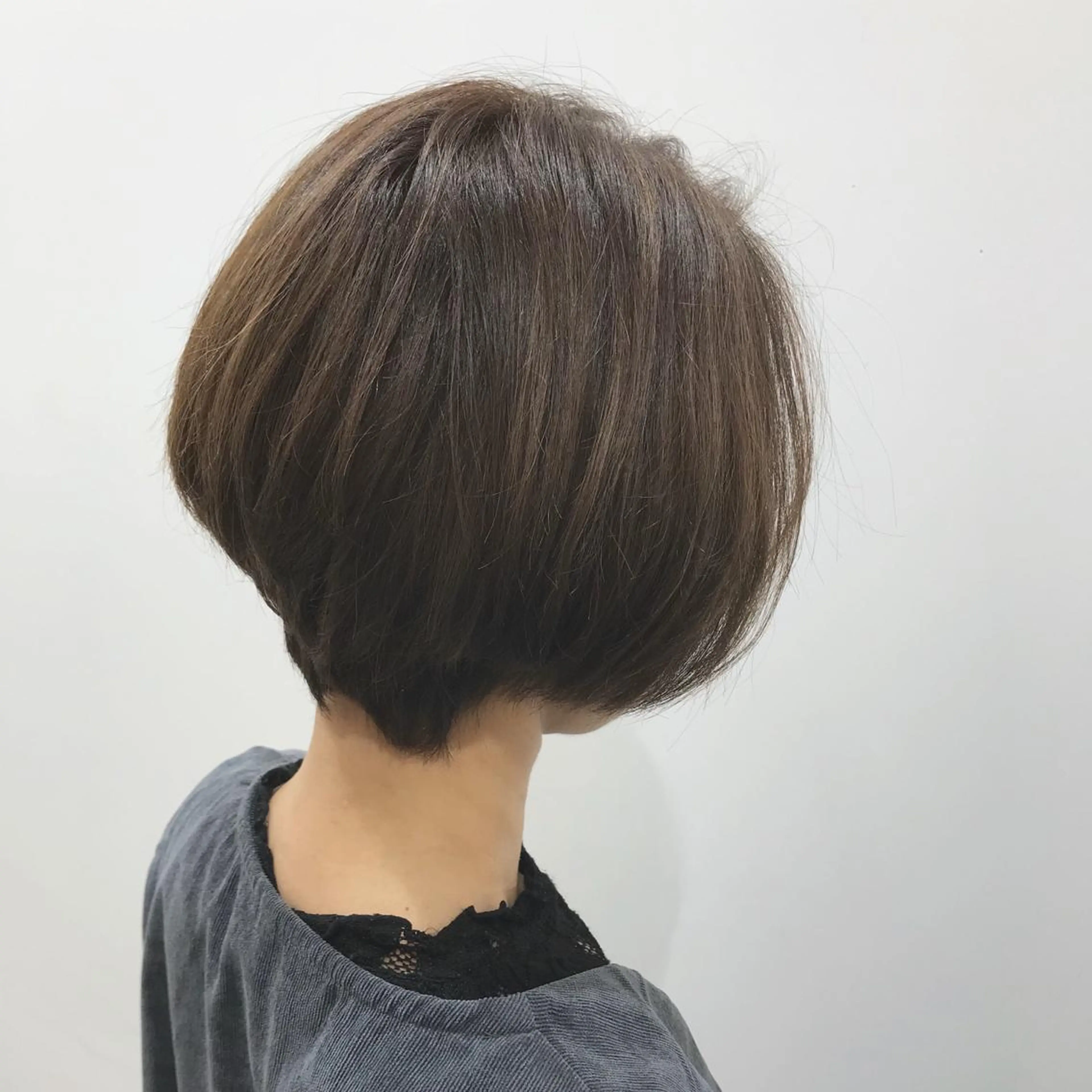 ショート カラー ベージュカラー 透明感カラー 工藤 梨花のヘアスタイル
