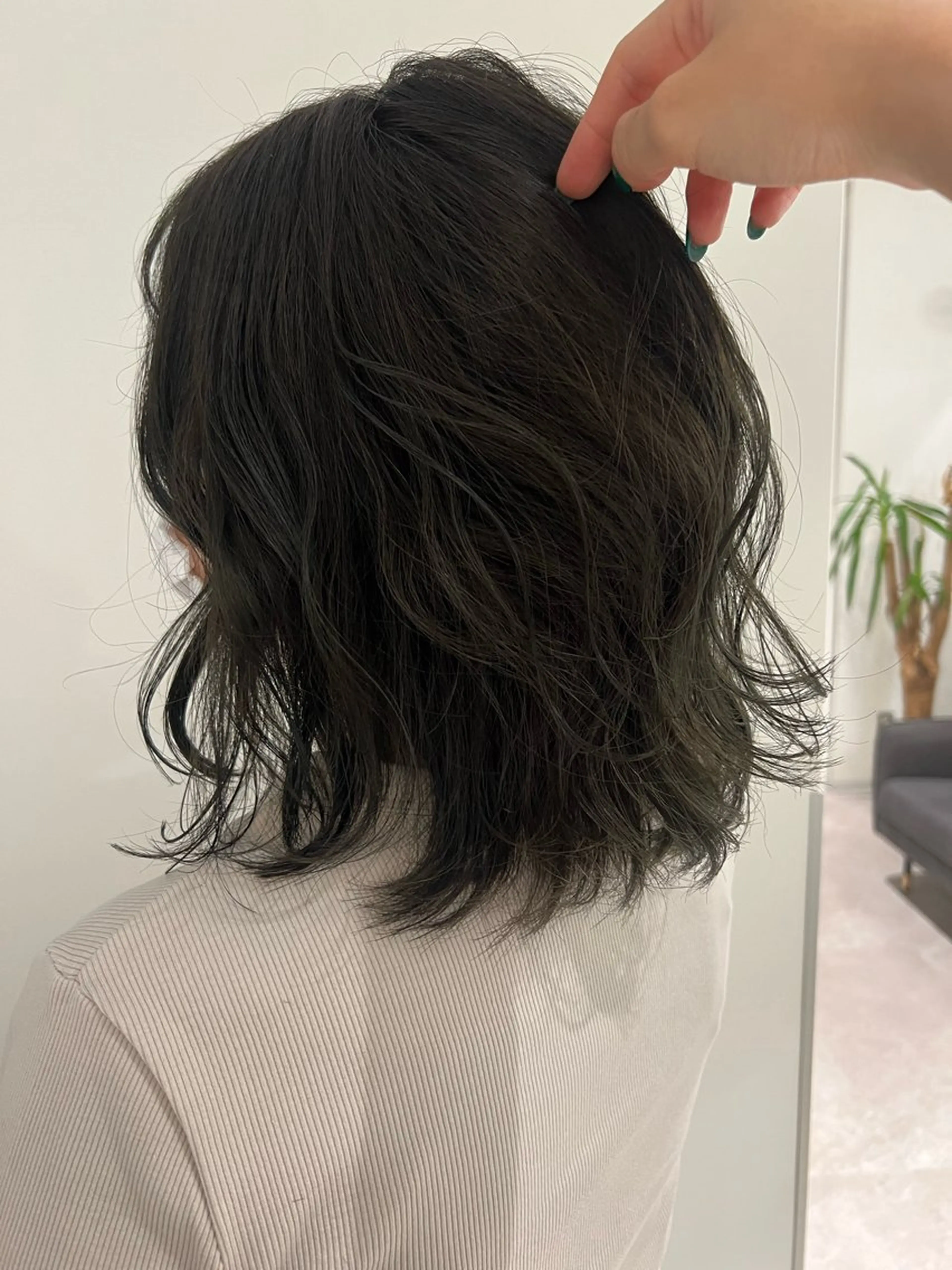 ショート 暗髪カラー🫐パーマ おくだりんかのヘアスタイル