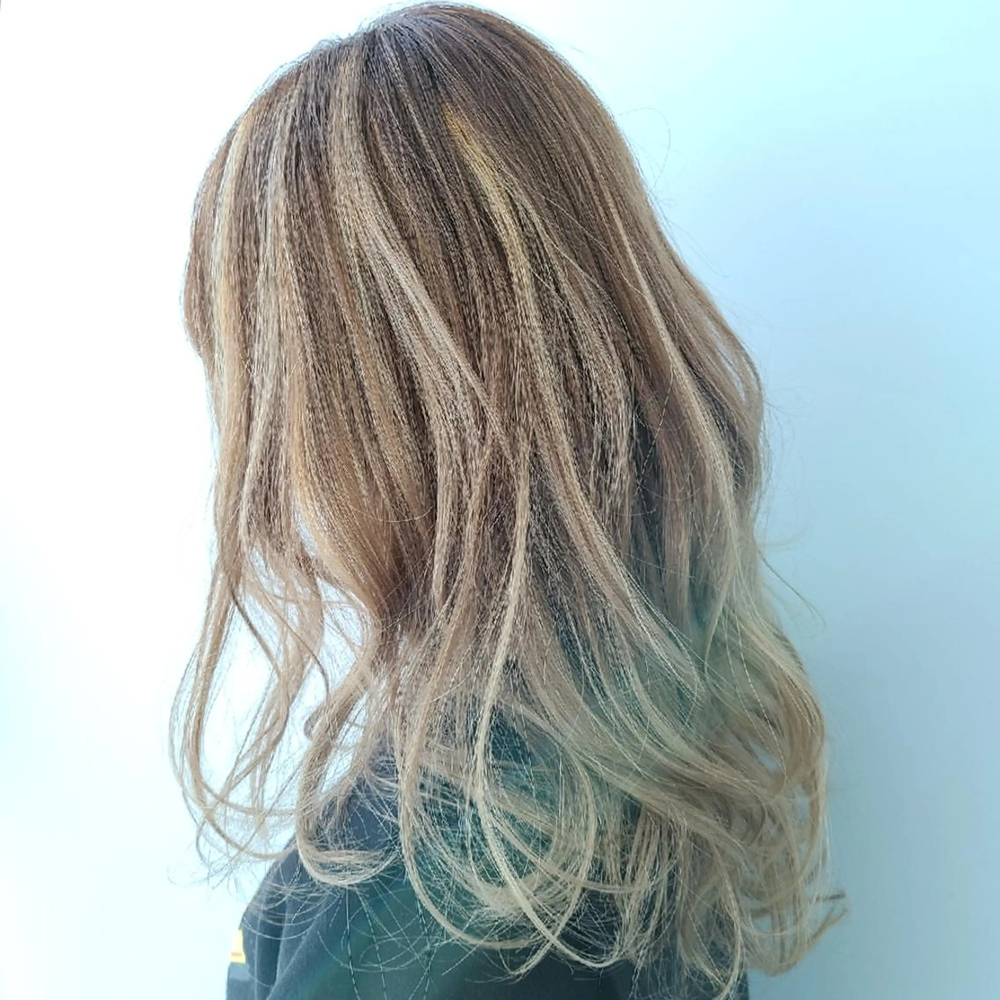 カット+ハイライト15枚(全体)オンカラー(ダブルカラー)+美髪トリートメント✨️の写真