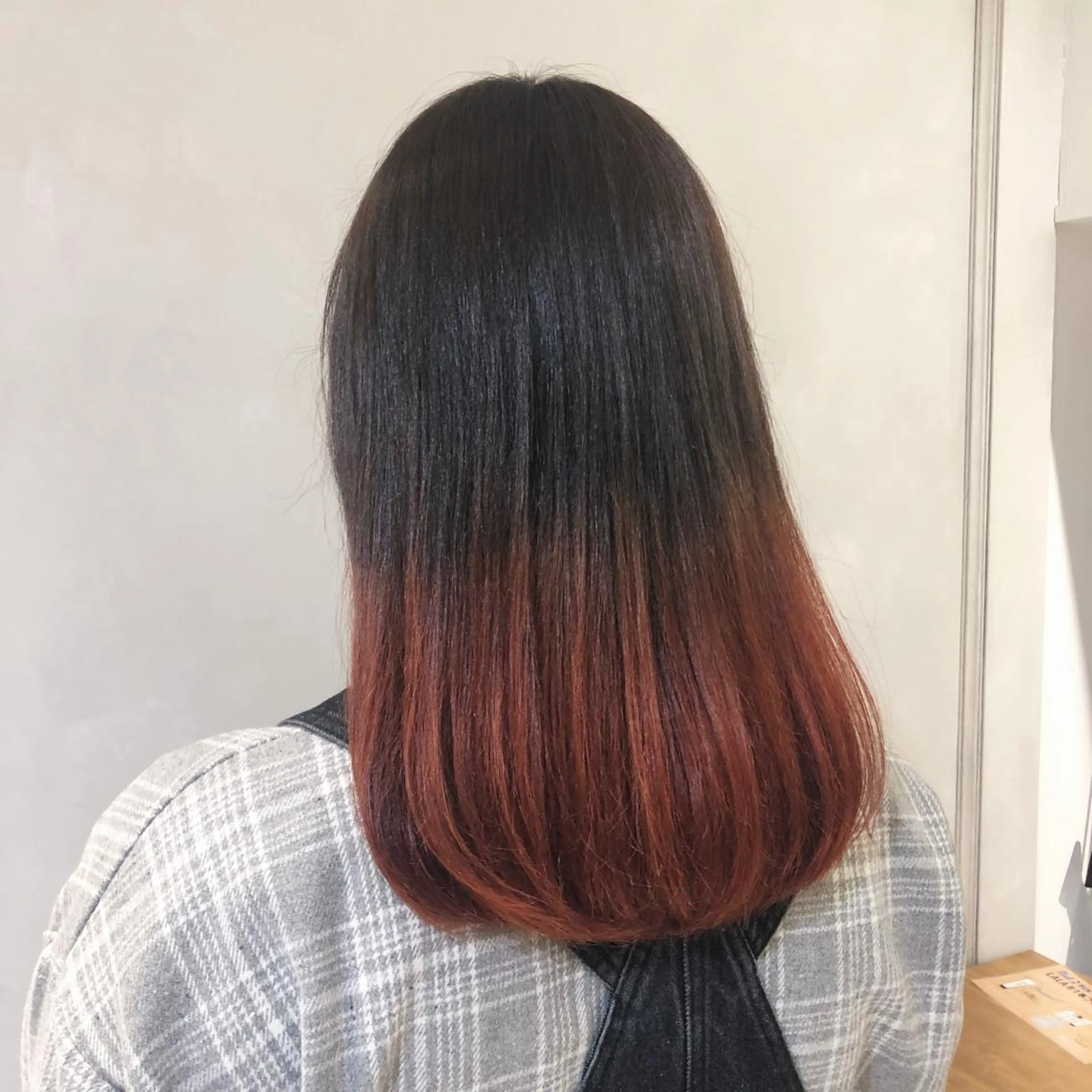 ミディアム ボブ/縮毛矯正/ レイヤー/塚田のヘアスタイル