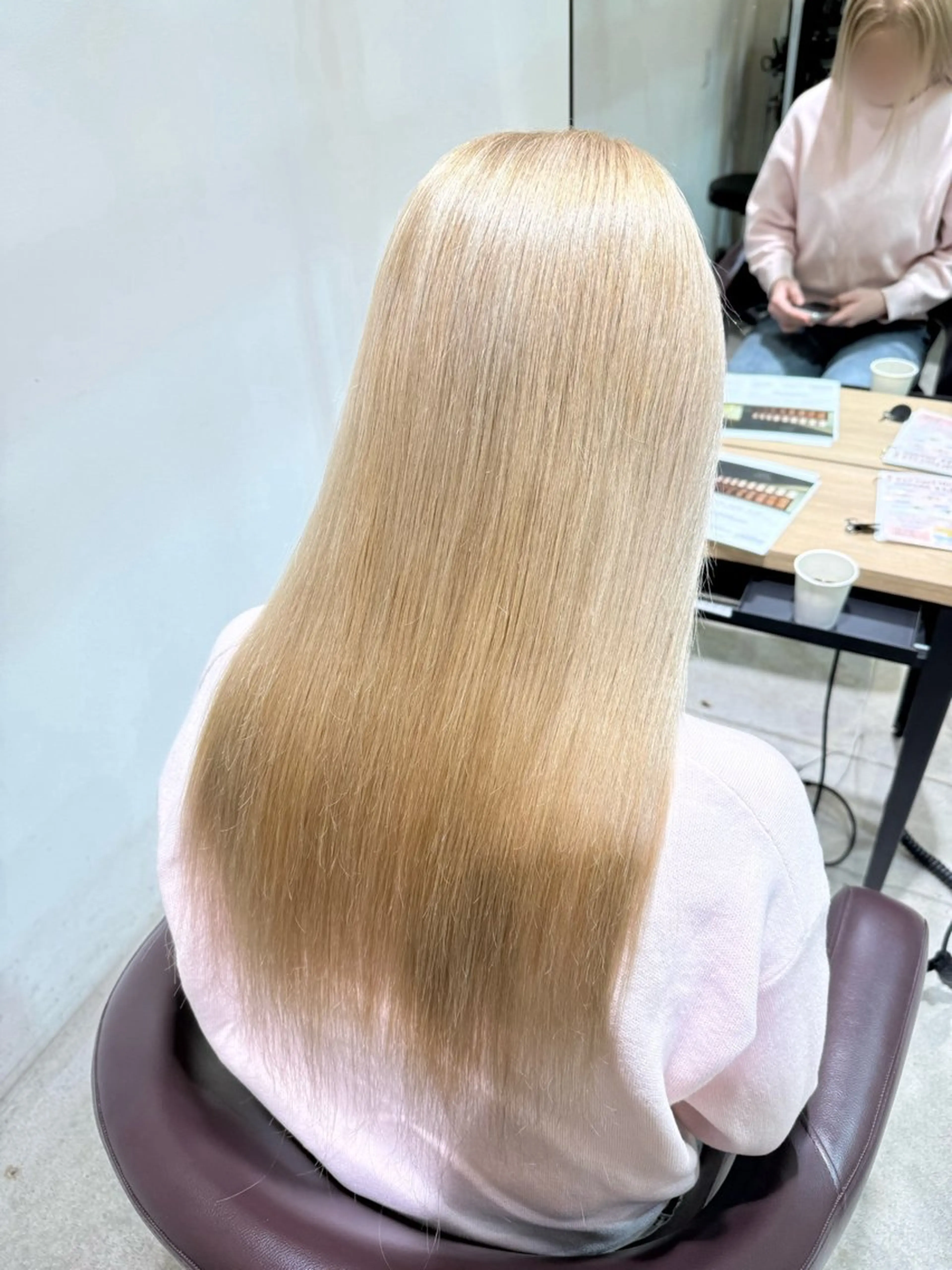 ロング カラー ベージュカラー ブリーチ ホワイトベージュ ヘアカラー 片山 実莉のヘアスタイル