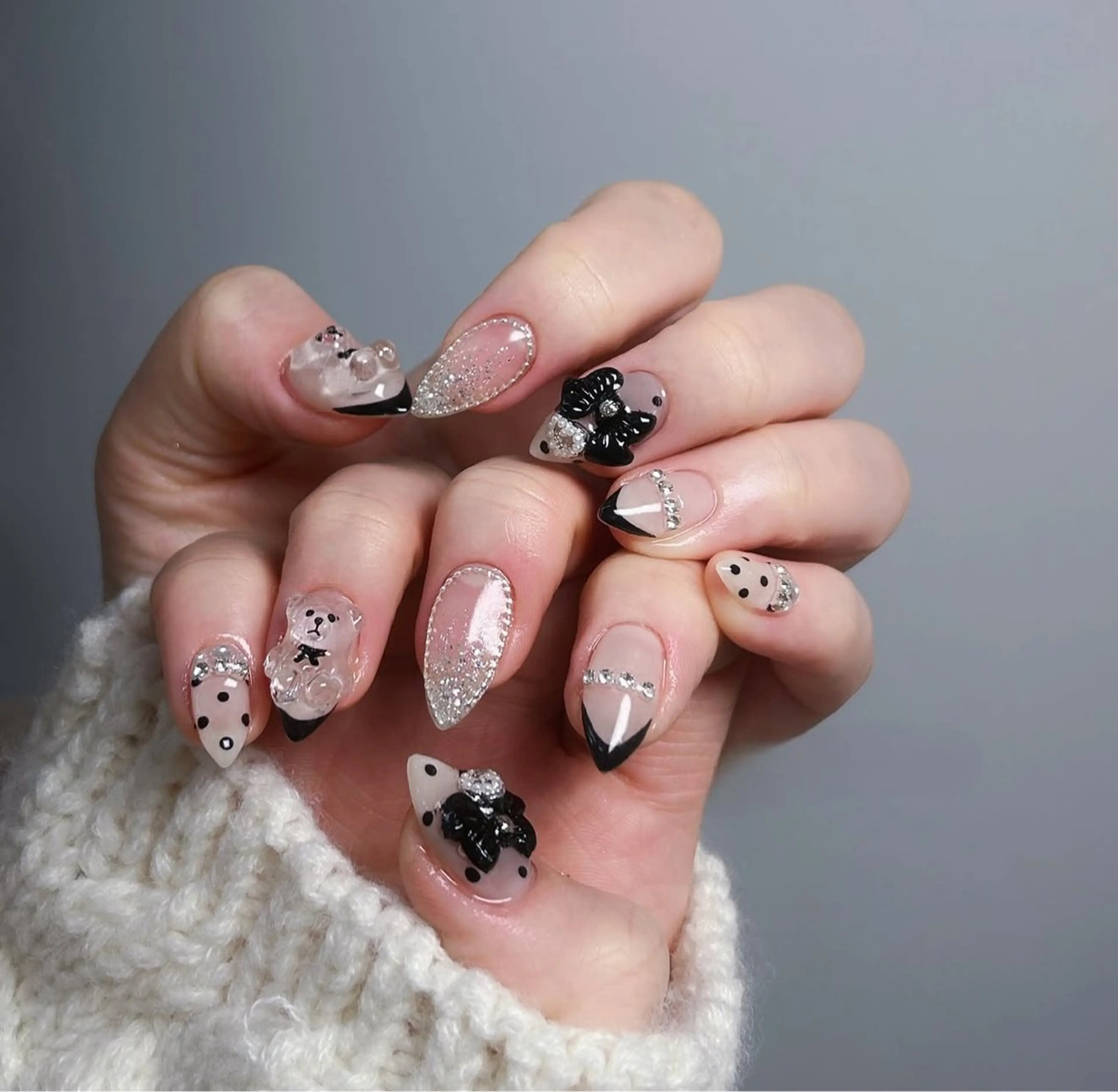 ネイル アニマル柄 オーロラネイル チークネイル フラッシュネイル ジェルネイル Lyna 池袋のネイルデザイン