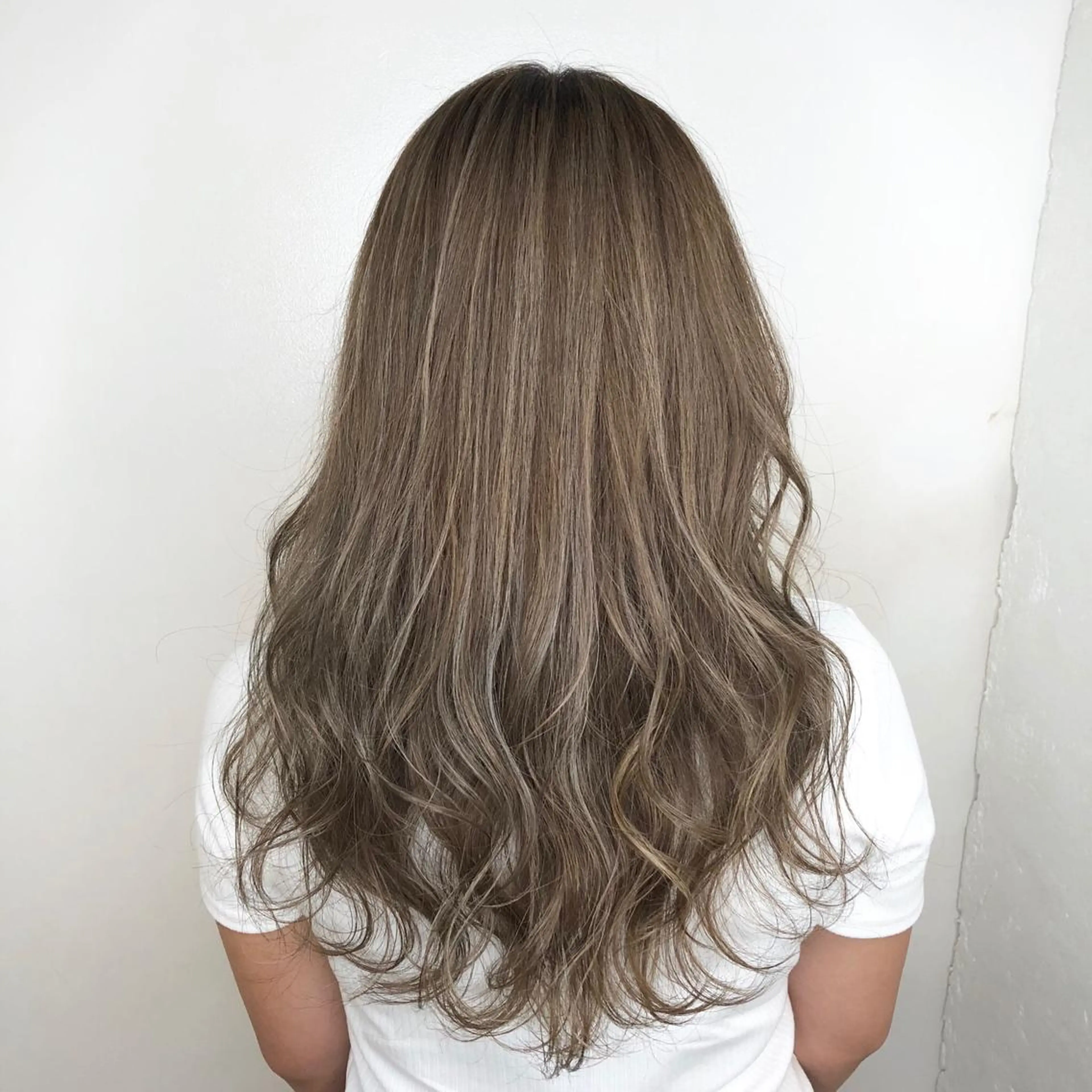 セミロング カラー ベージュカラー ハイライトカラー ハイトーンカラー モカベージュ ハイライト aimée/ まつ毛&眉毛サロンの眉毛・アイブロウイメージ