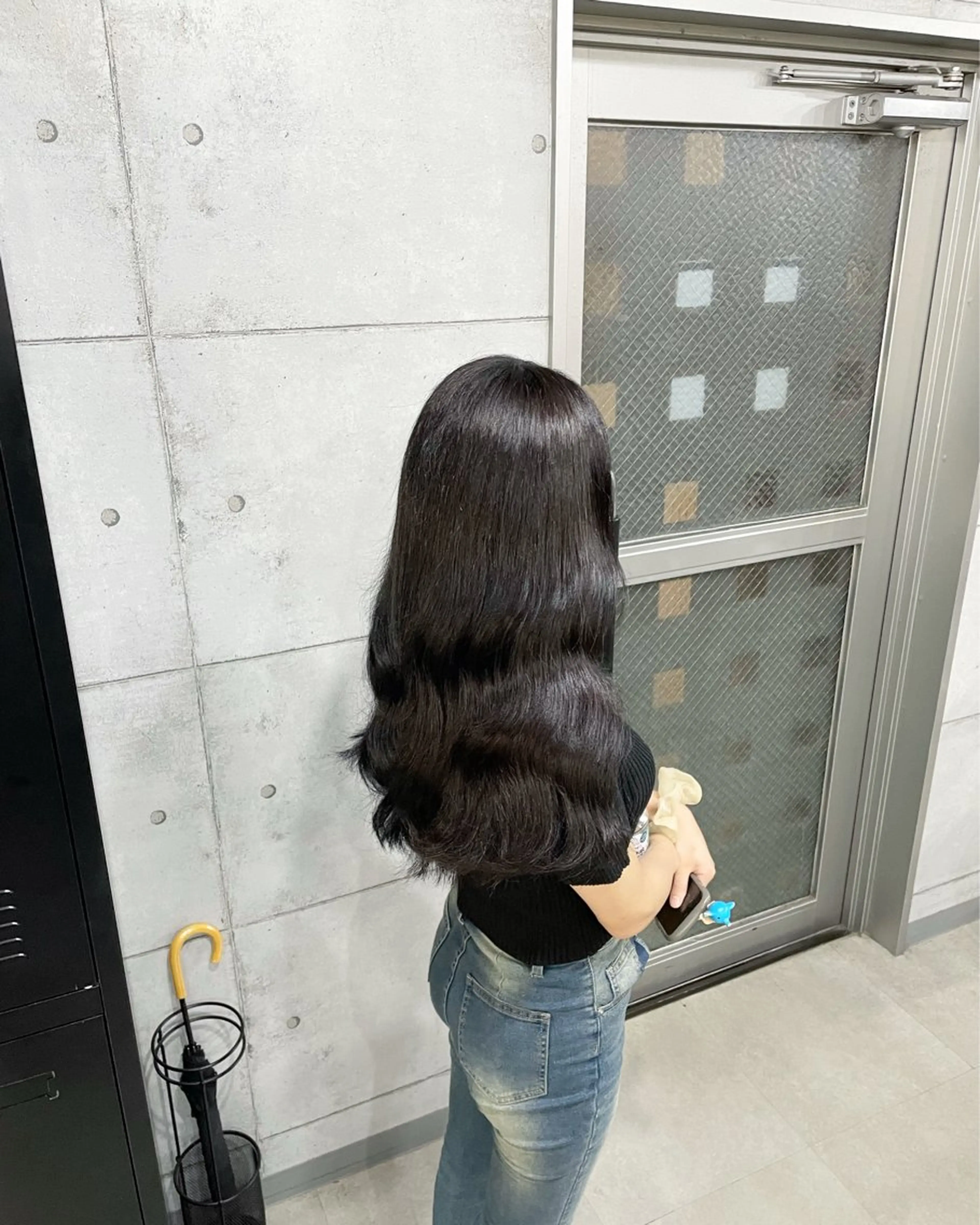 ロング カラー ヘアアレンジ 黒髪 ブリーチ ブルーカラー ブルーブラック ハイトーンカラー エフェクトブリーチ 神戸 三宮 麟太郎のヘアスタイル